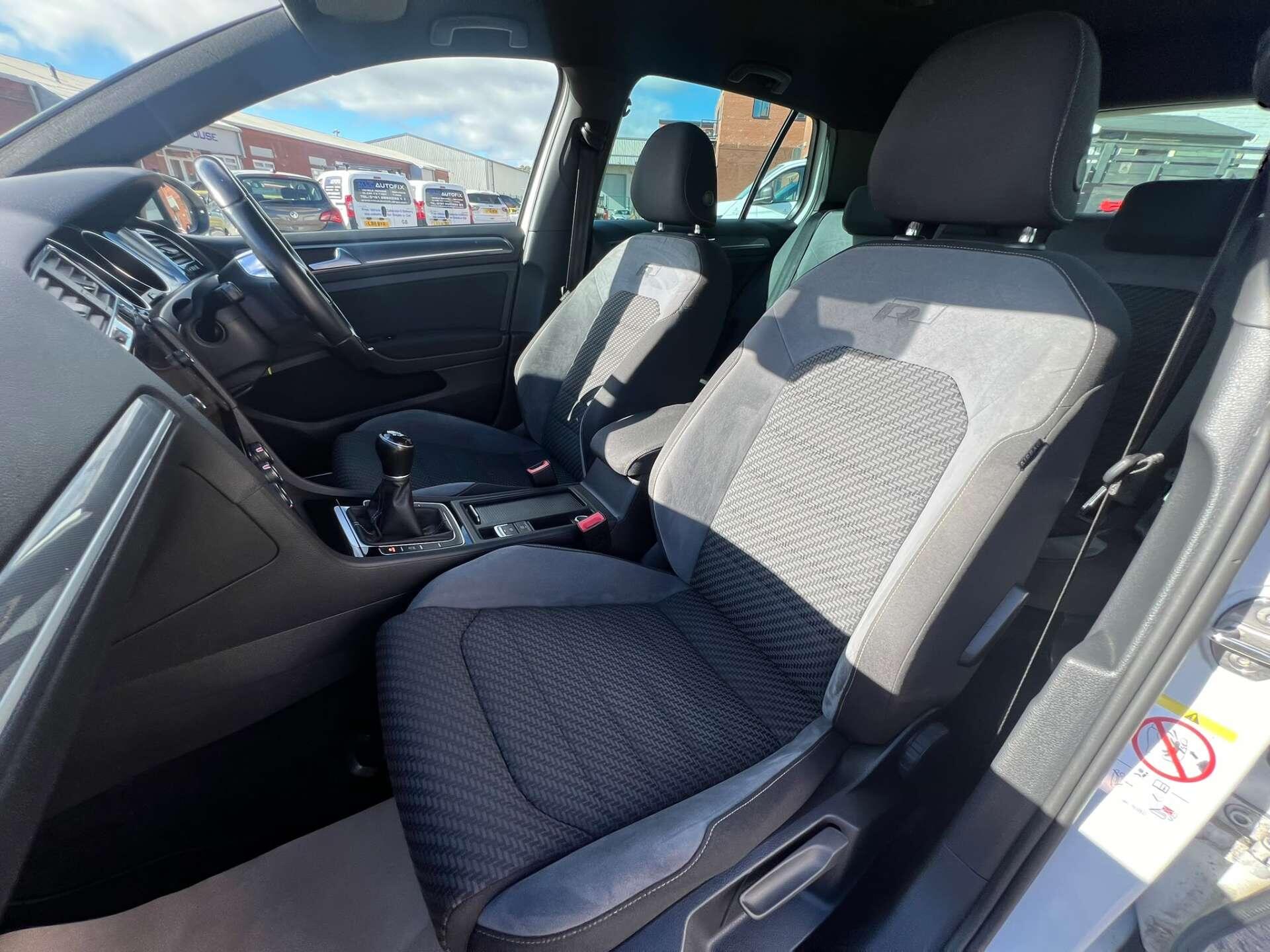 Volkswagen Golf view 17