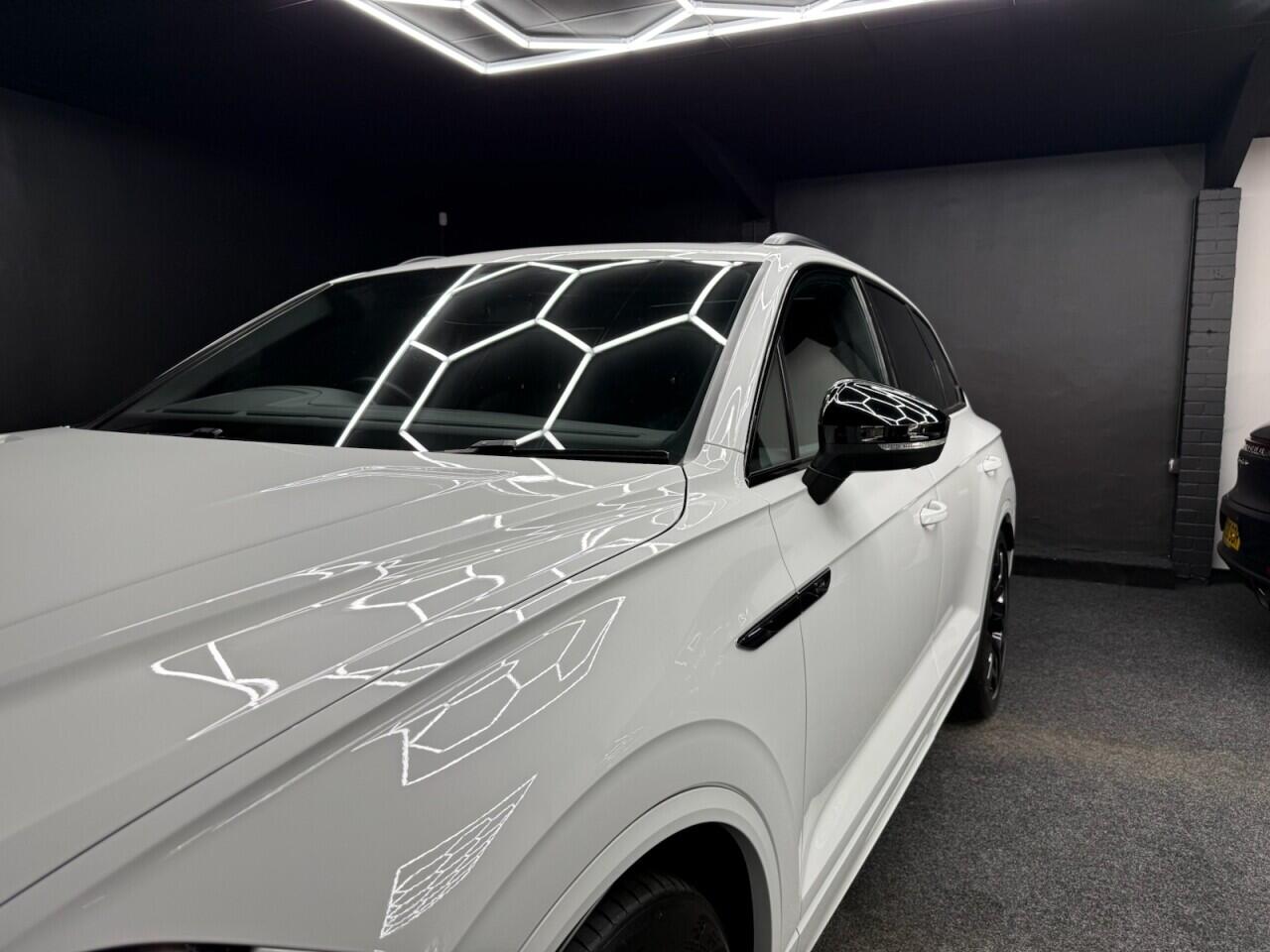 Volkswagen Touareg view 24