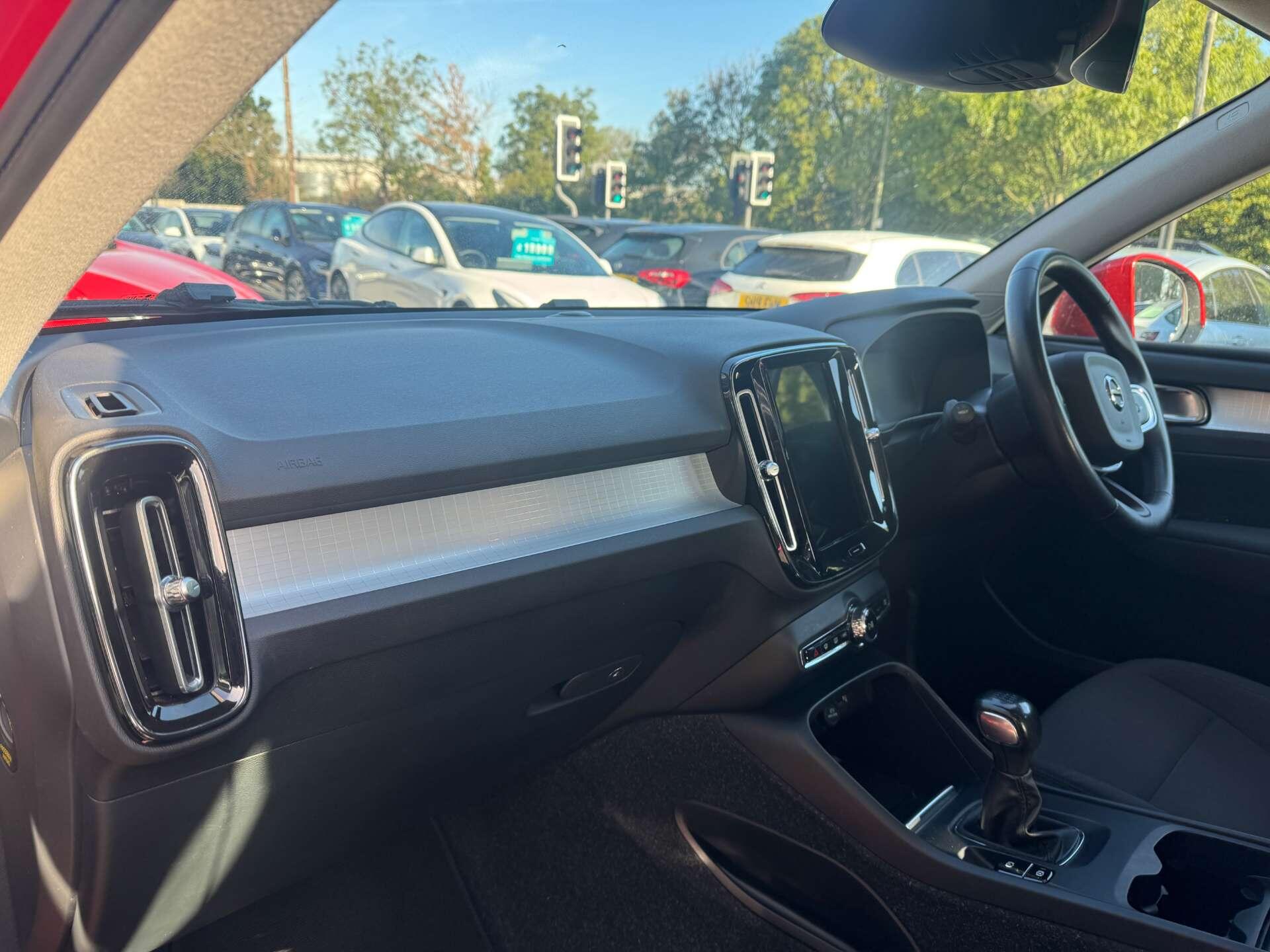 Volvo XC40 view 19