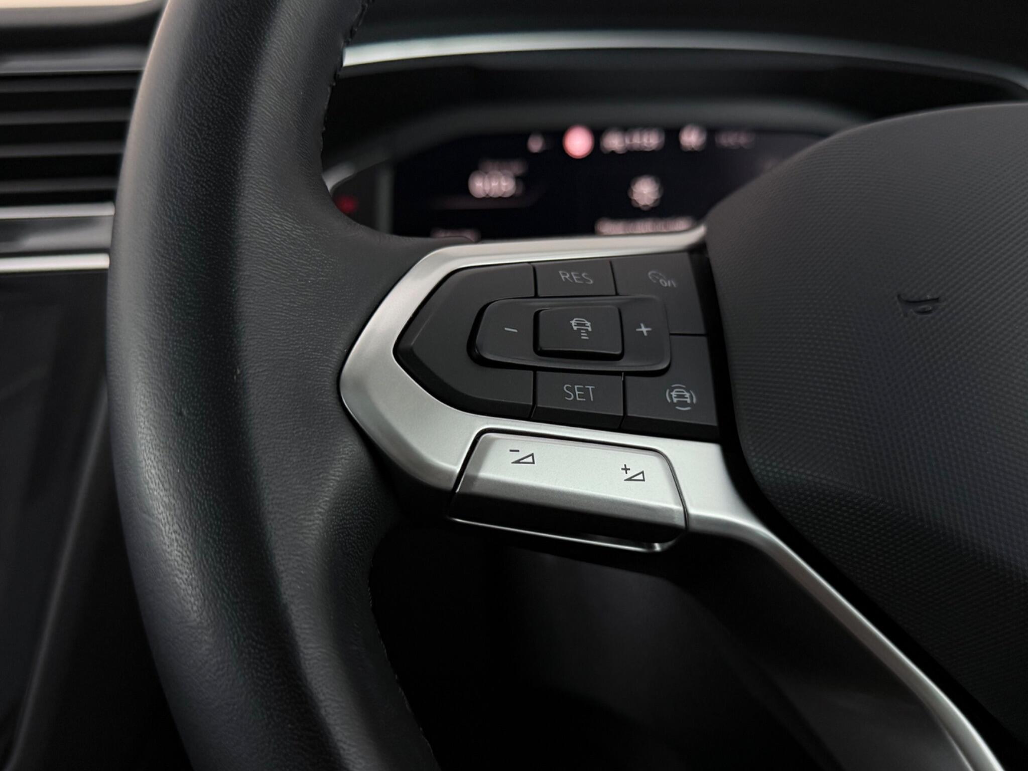 Volkswagen Tiguan view 15