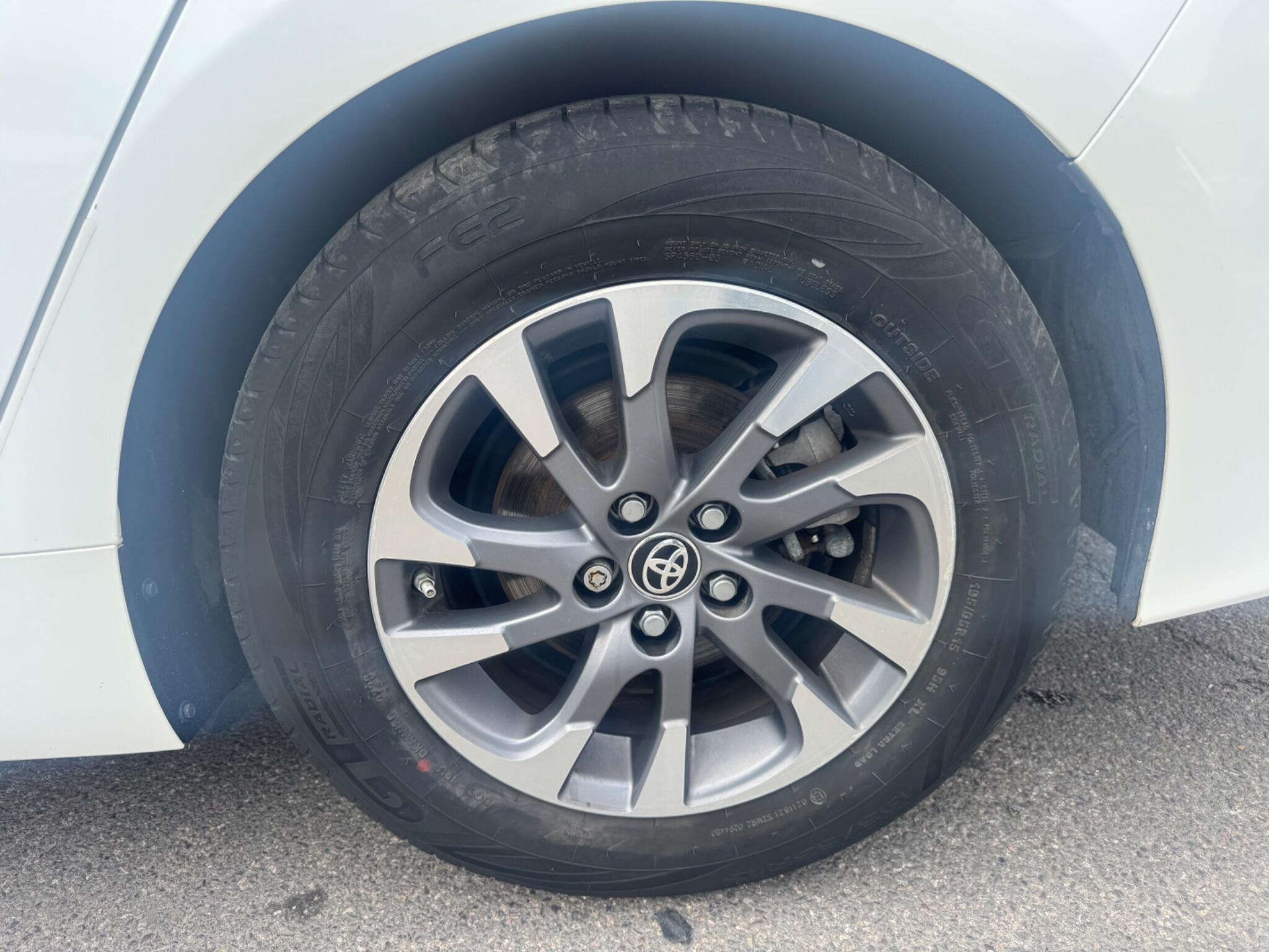 Toyota Prius view 26