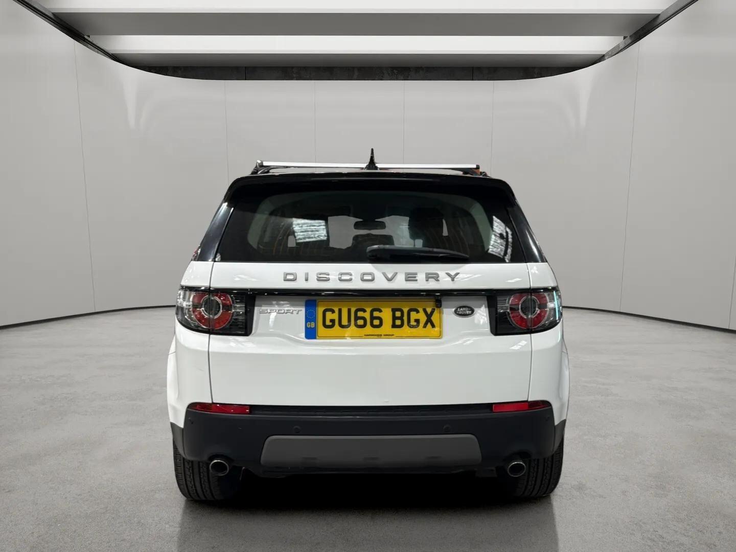 Land Rover Discovery Sport view 5