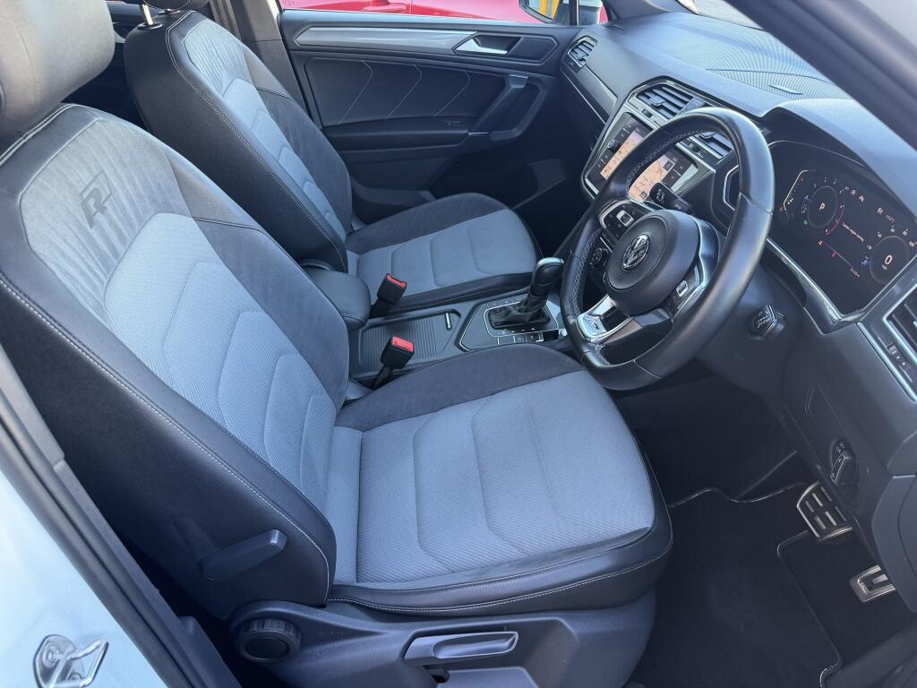 Volkswagen Tiguan Allspace view 6