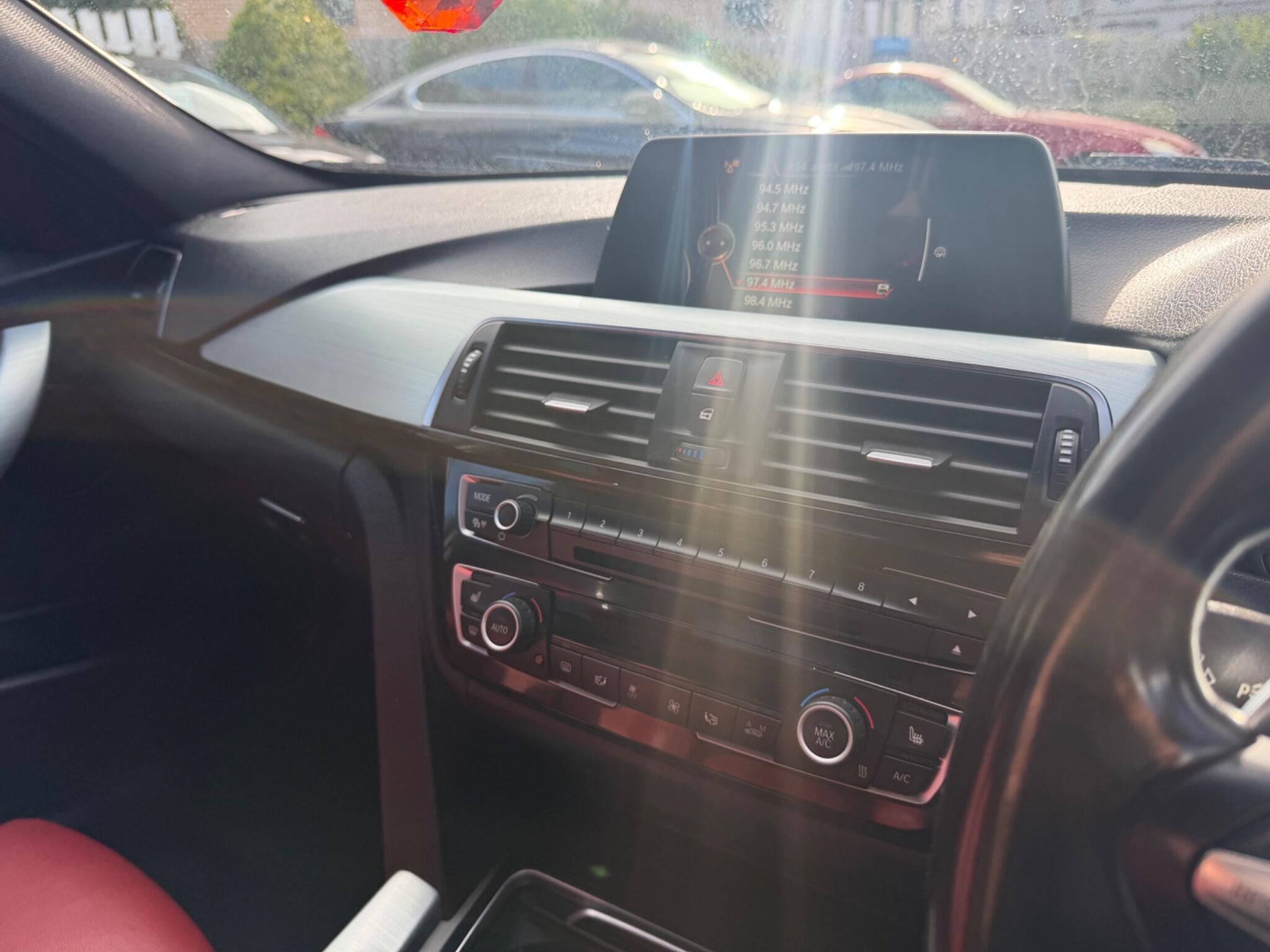 BMW 3 Series view 20