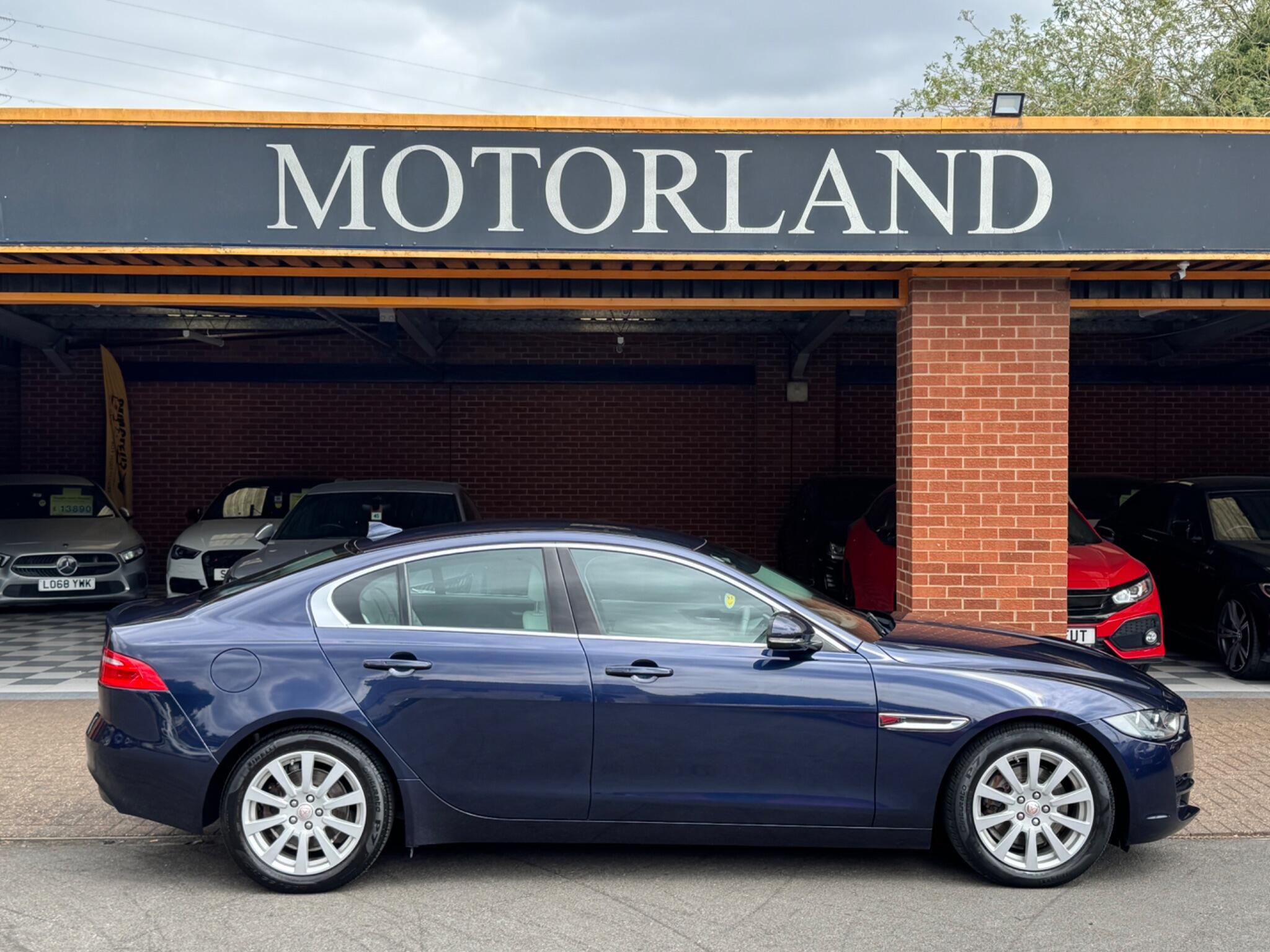 Jaguar Xe view 5