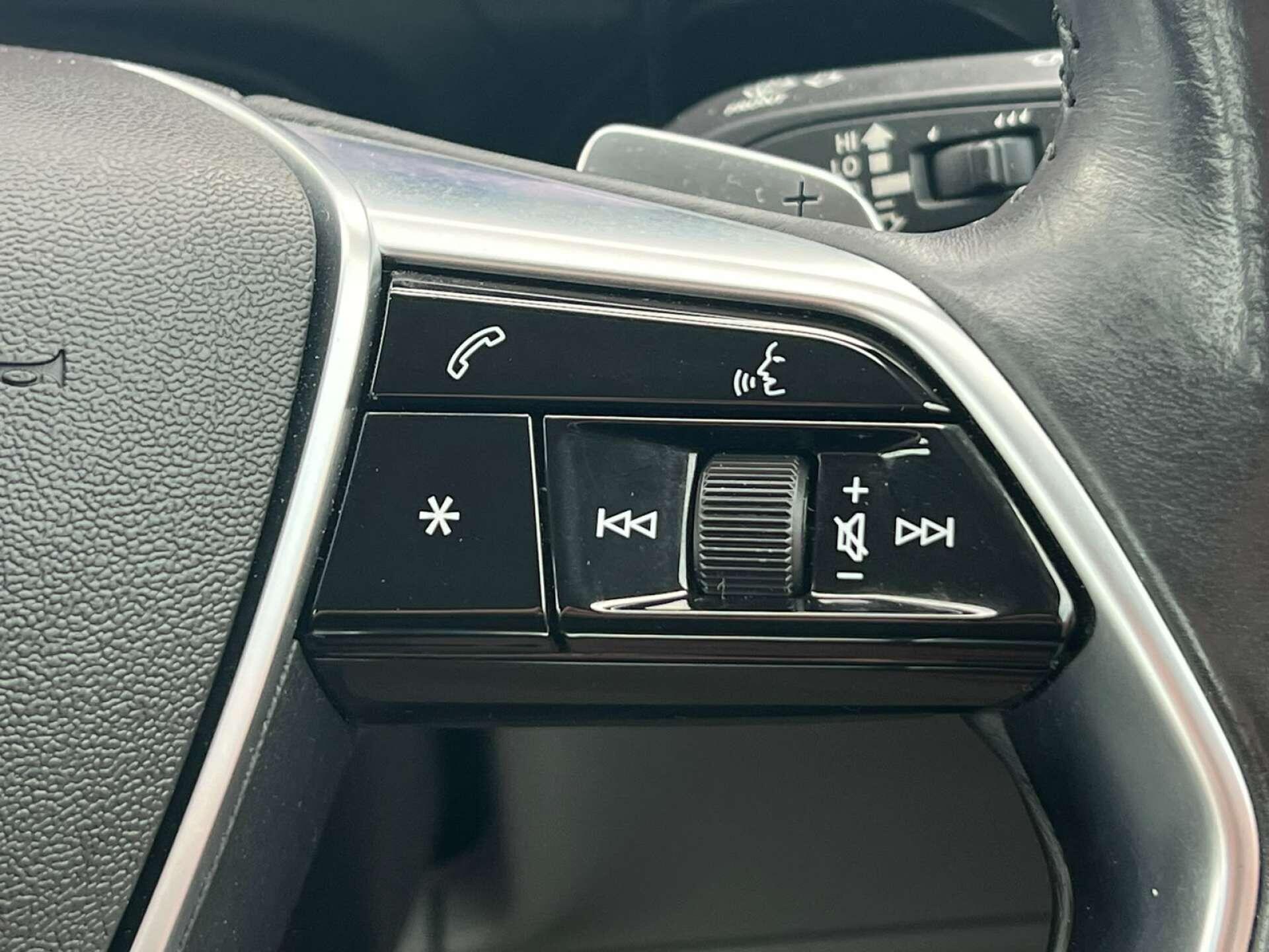 Audi E-Tron view 35