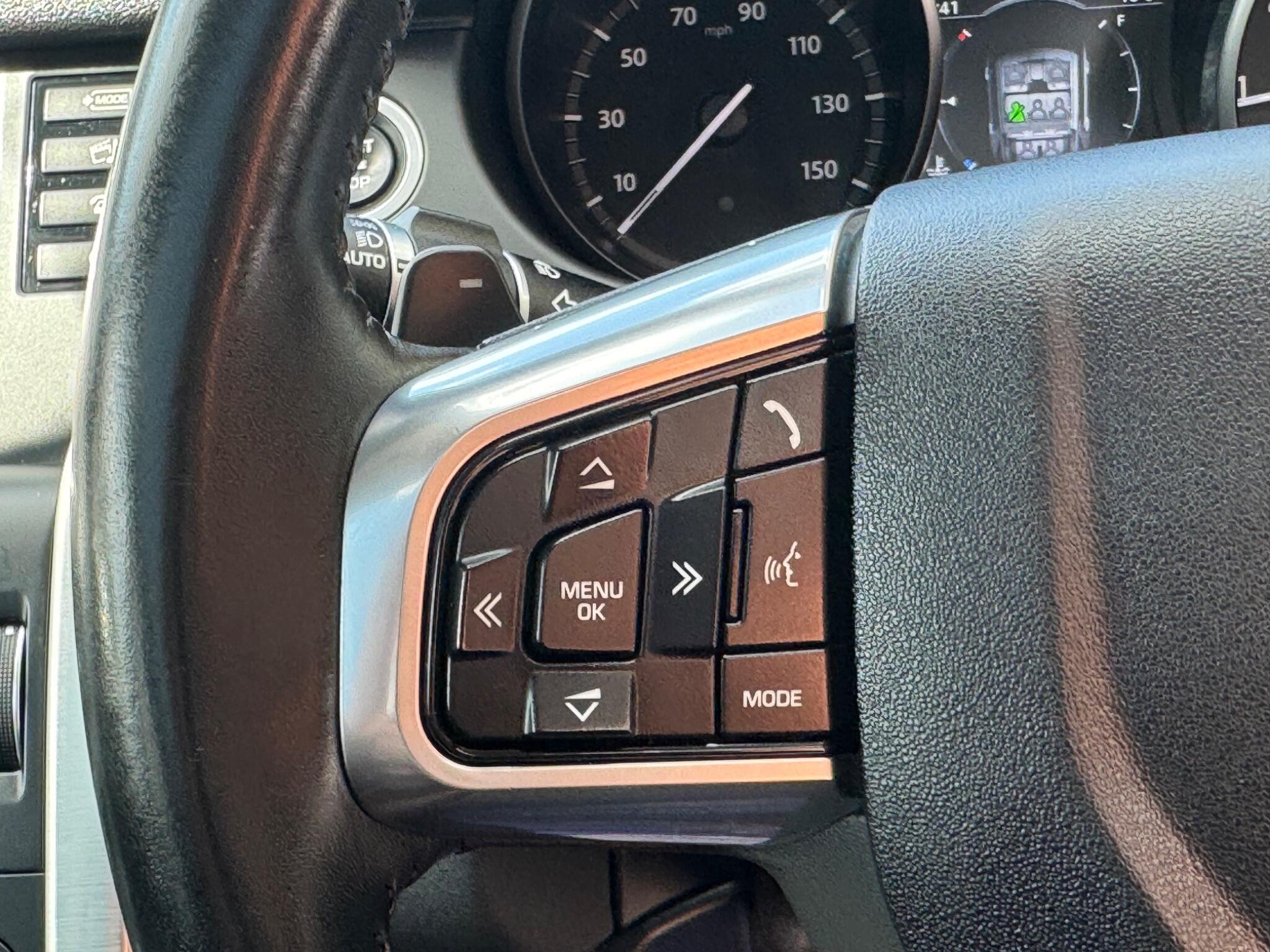 Land Rover Discovery Sport view 21