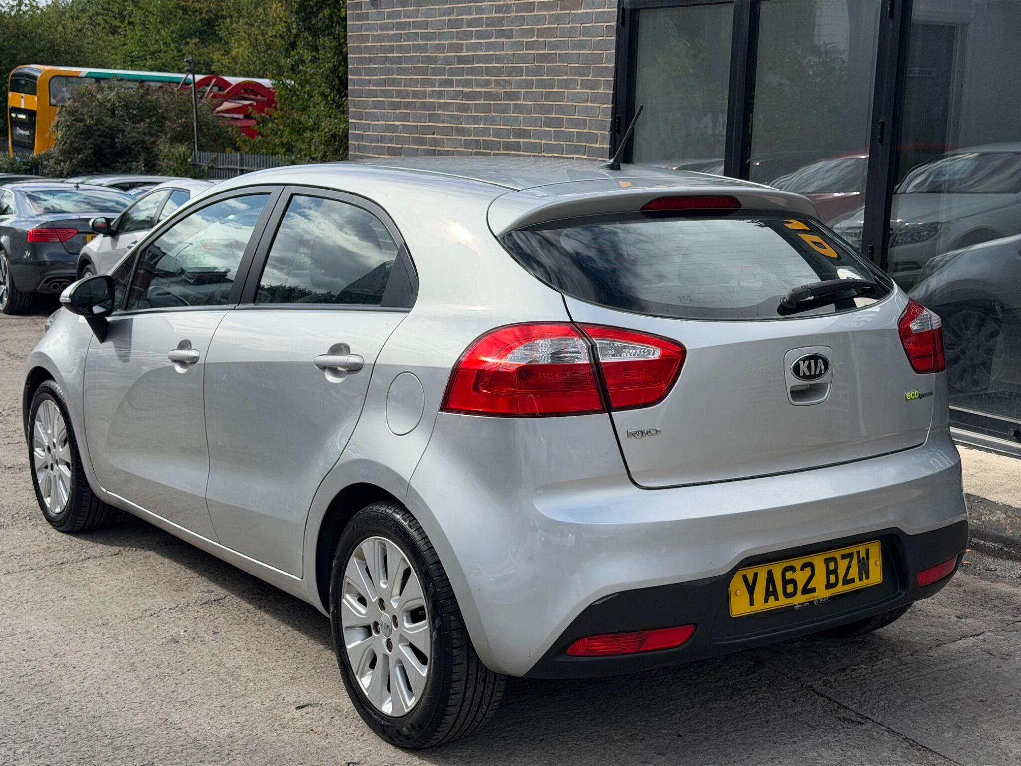 Kia Rio view 6