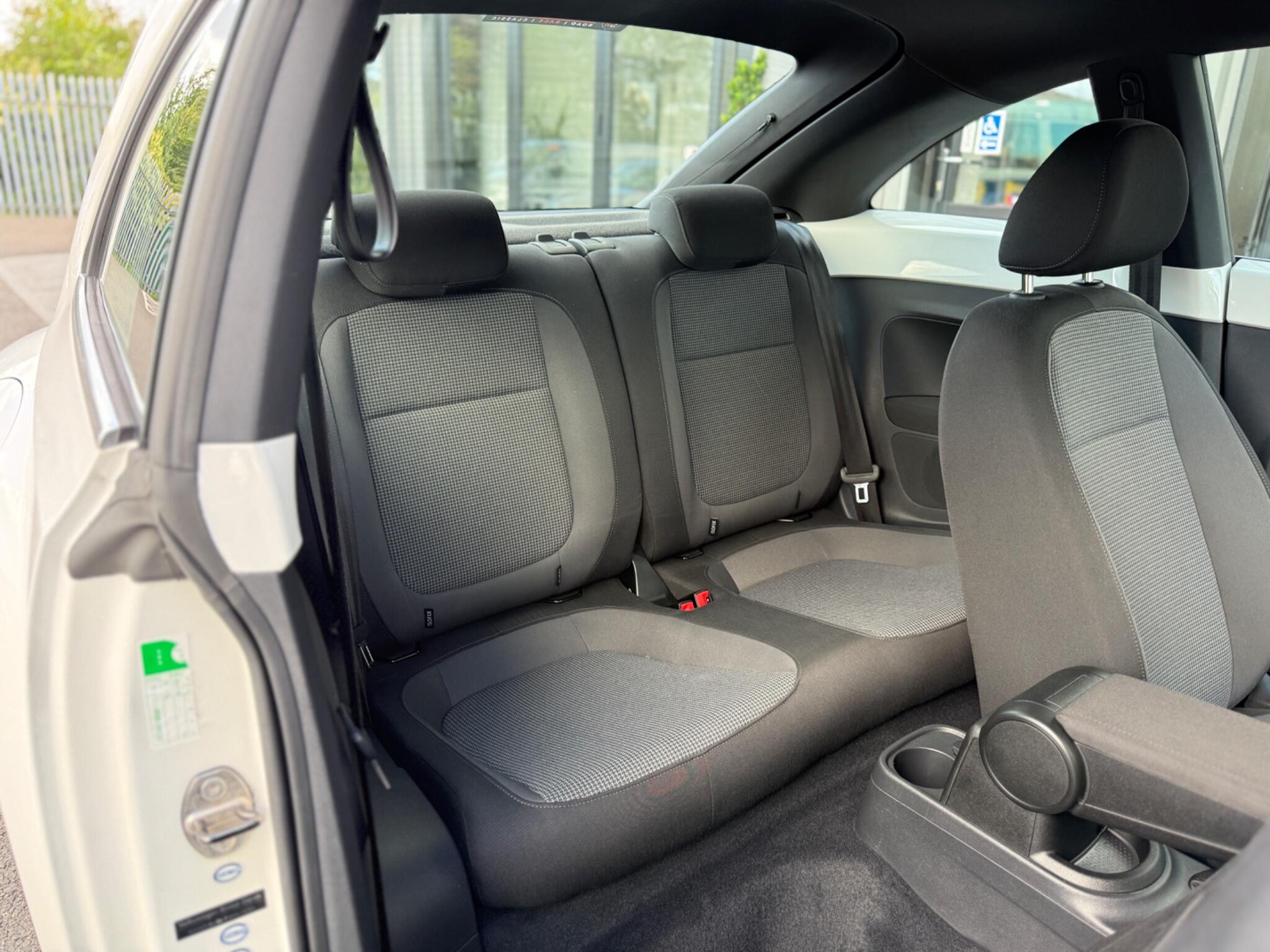 Volkswagen Beetle view 36
