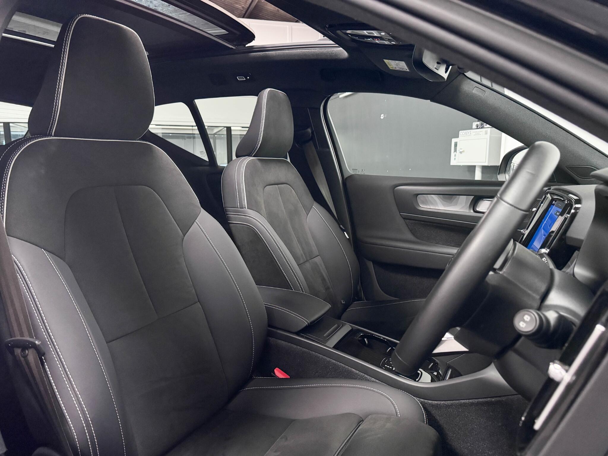 Volvo XC40 view 30