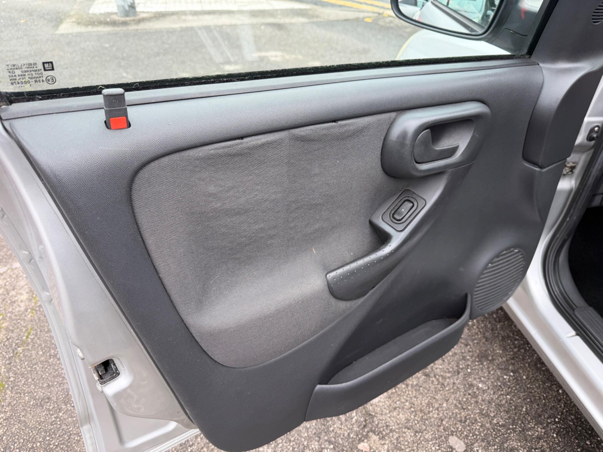 2002 Vauxhall Corsa image 31