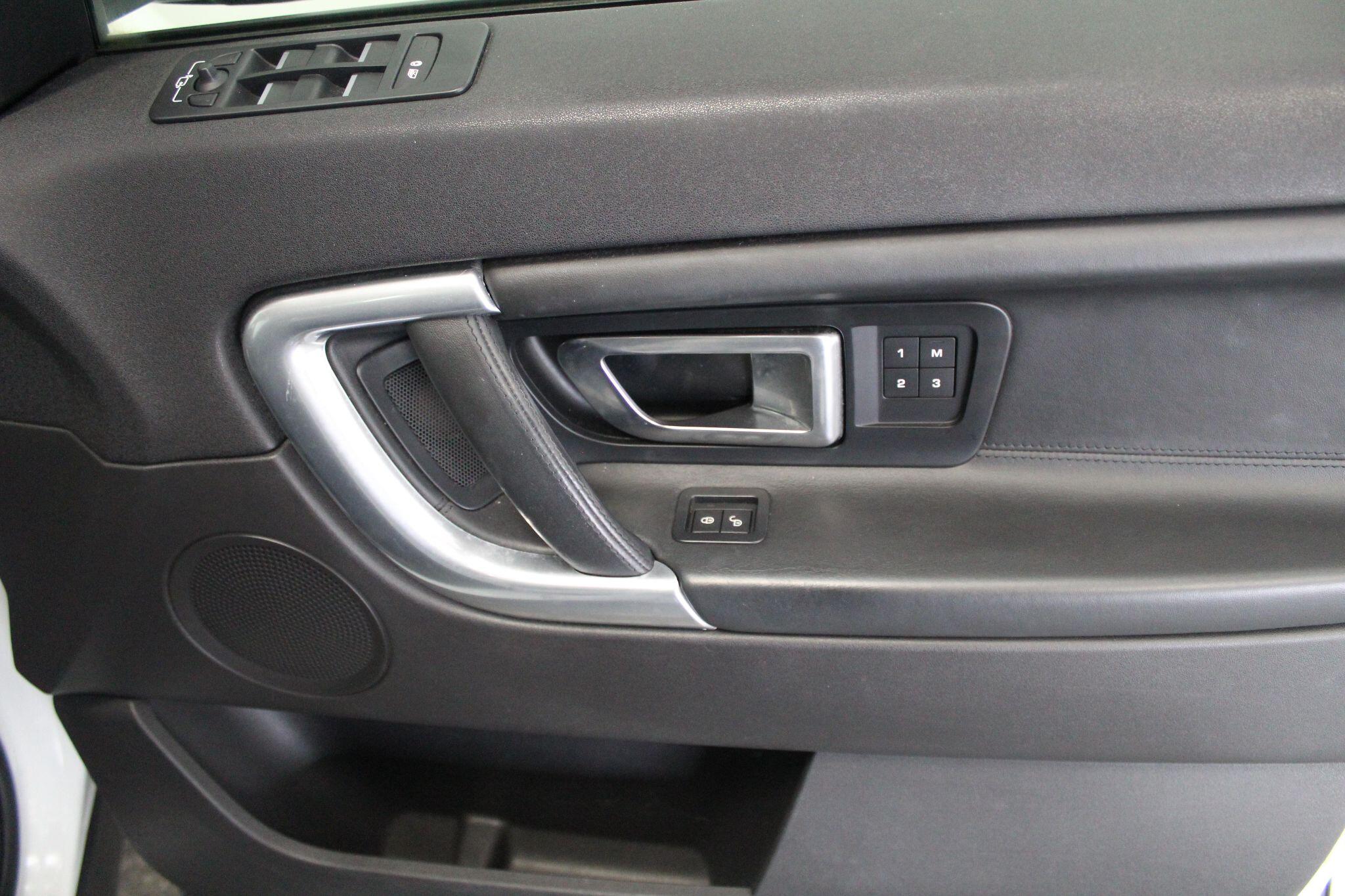 Land Rover Discovery Sport view 48