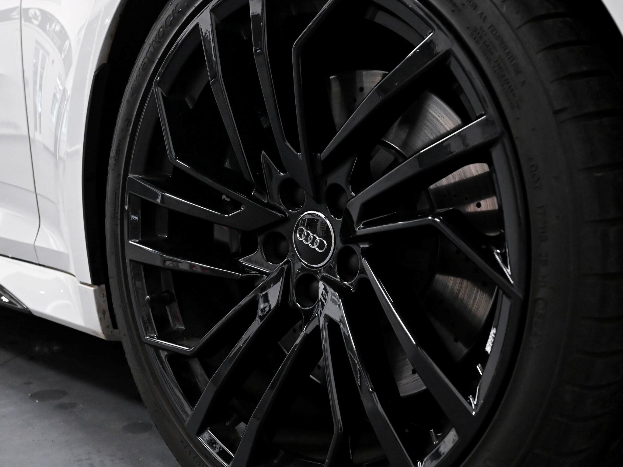 Audi RS5 view 11