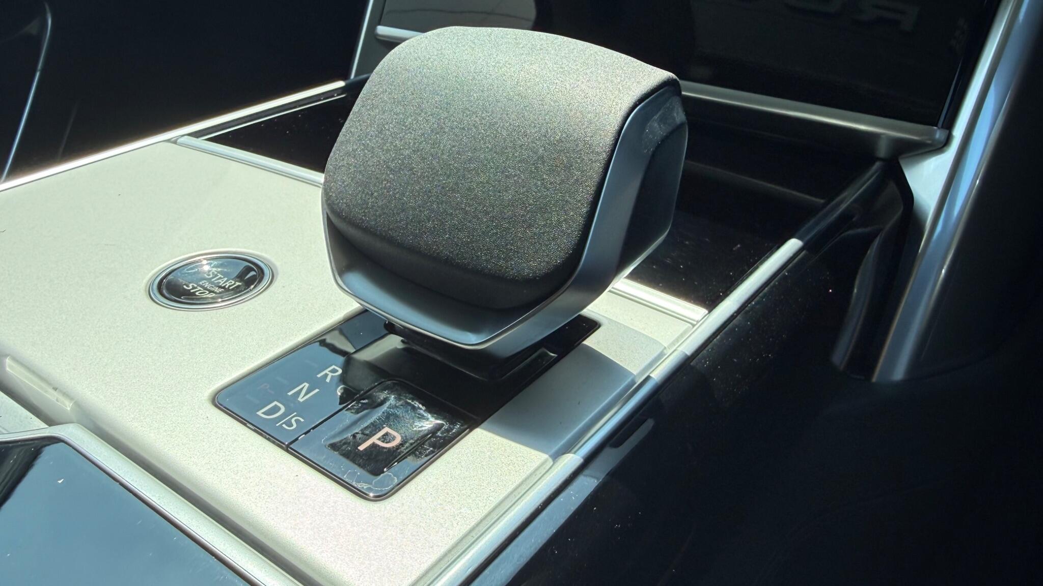 Land Rover Range Rover view 22