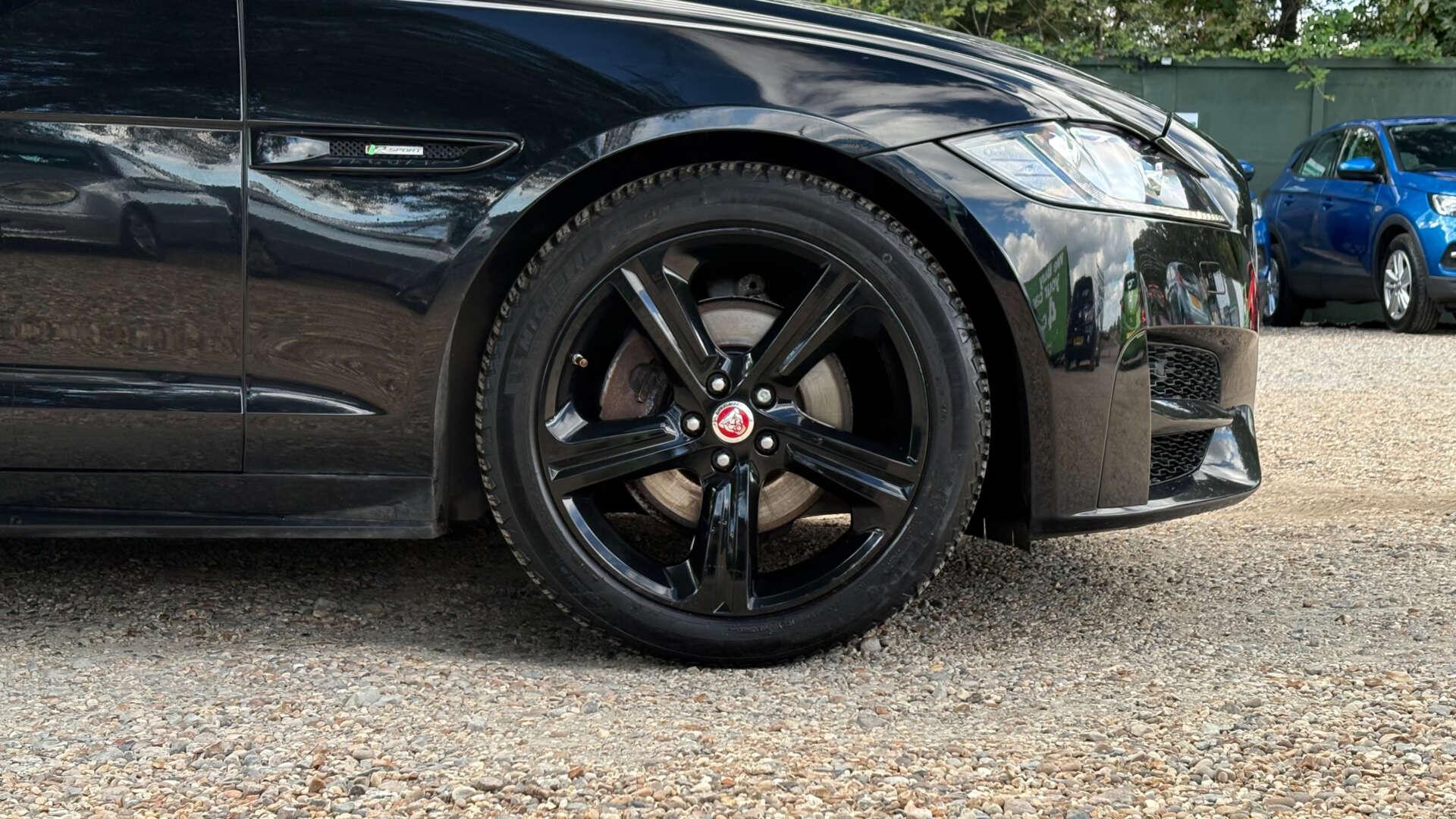 Jaguar XF view 41