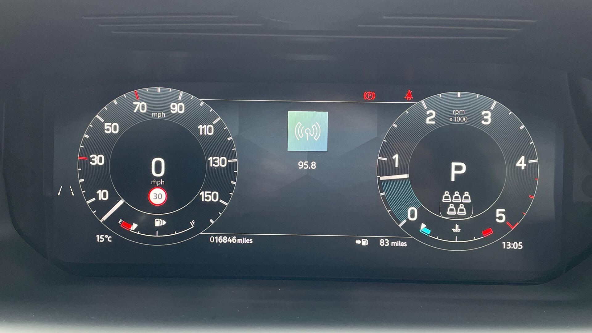 Land Rover Discovery Sport view 16