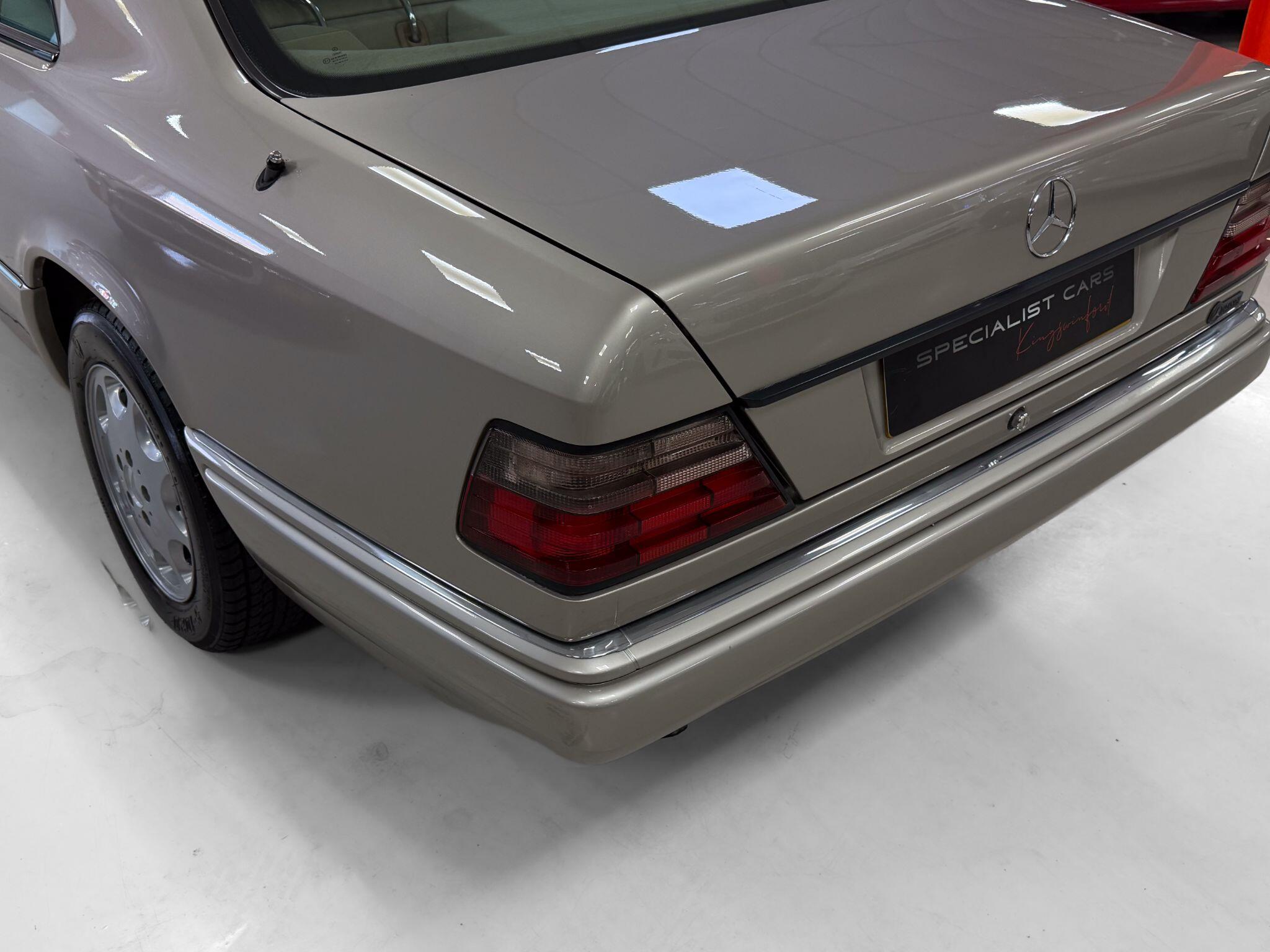 Mercedes-Benz E Class view 31