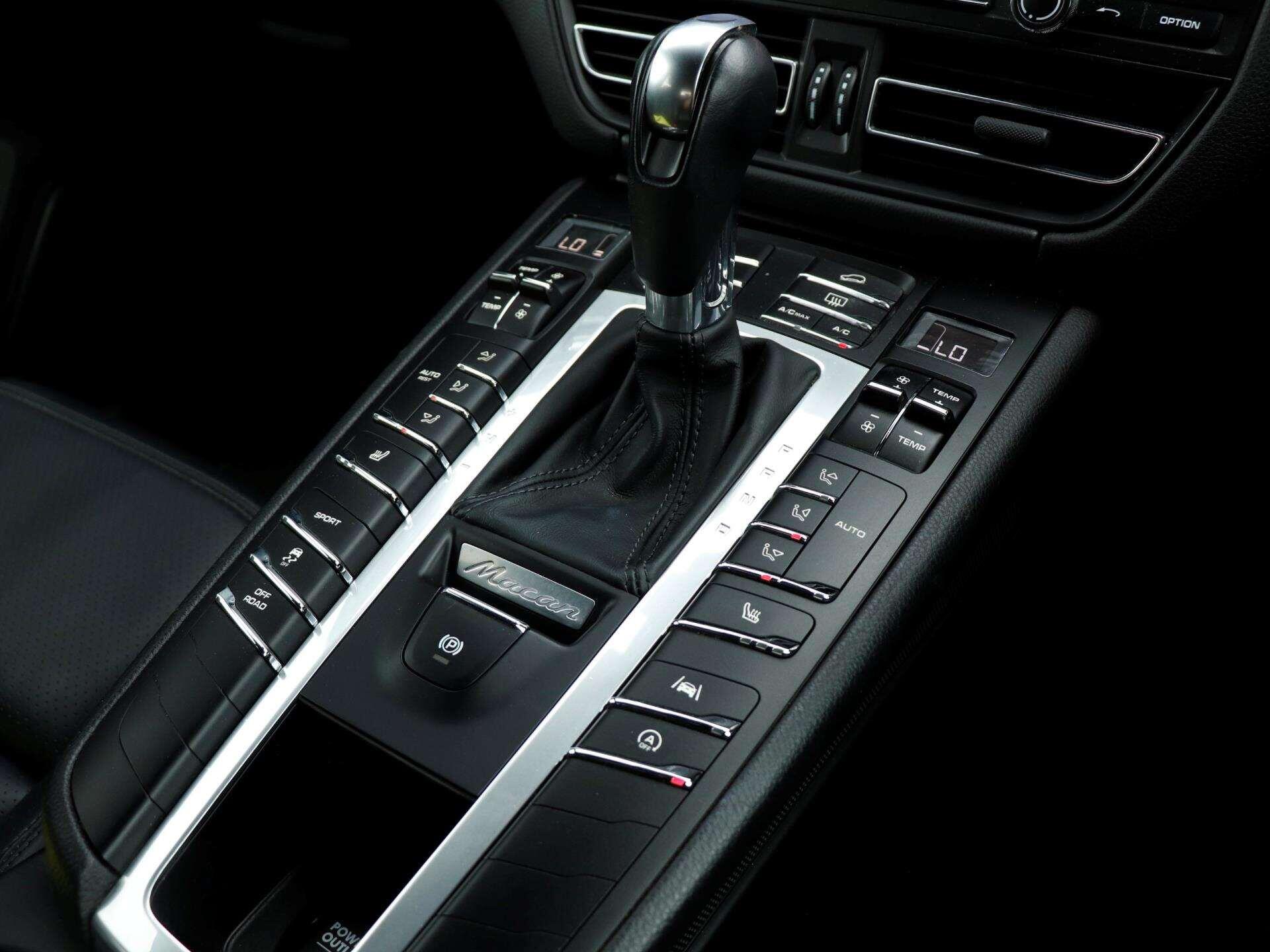 Porsche Macan view 18