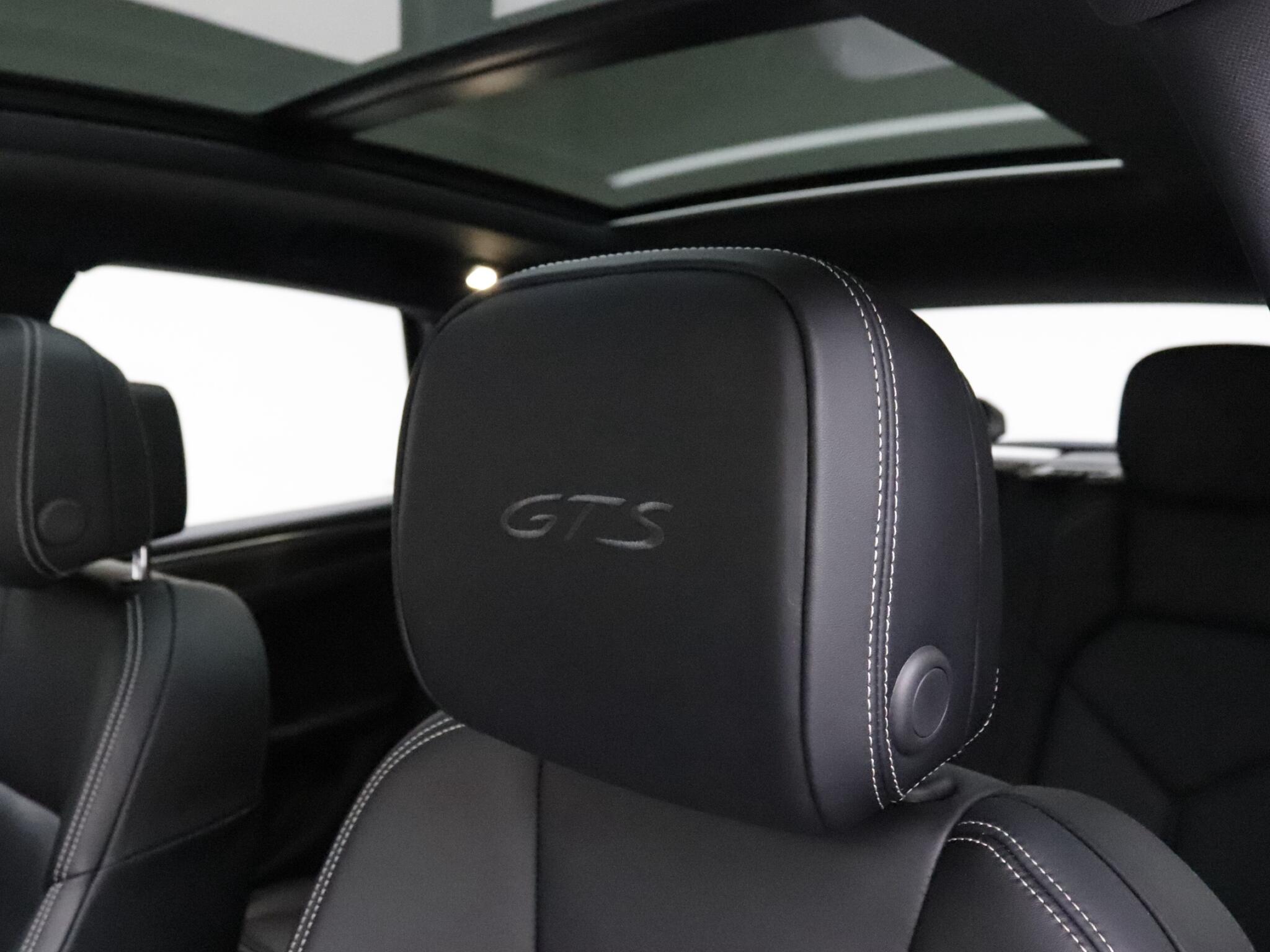 Porsche Macan view 15