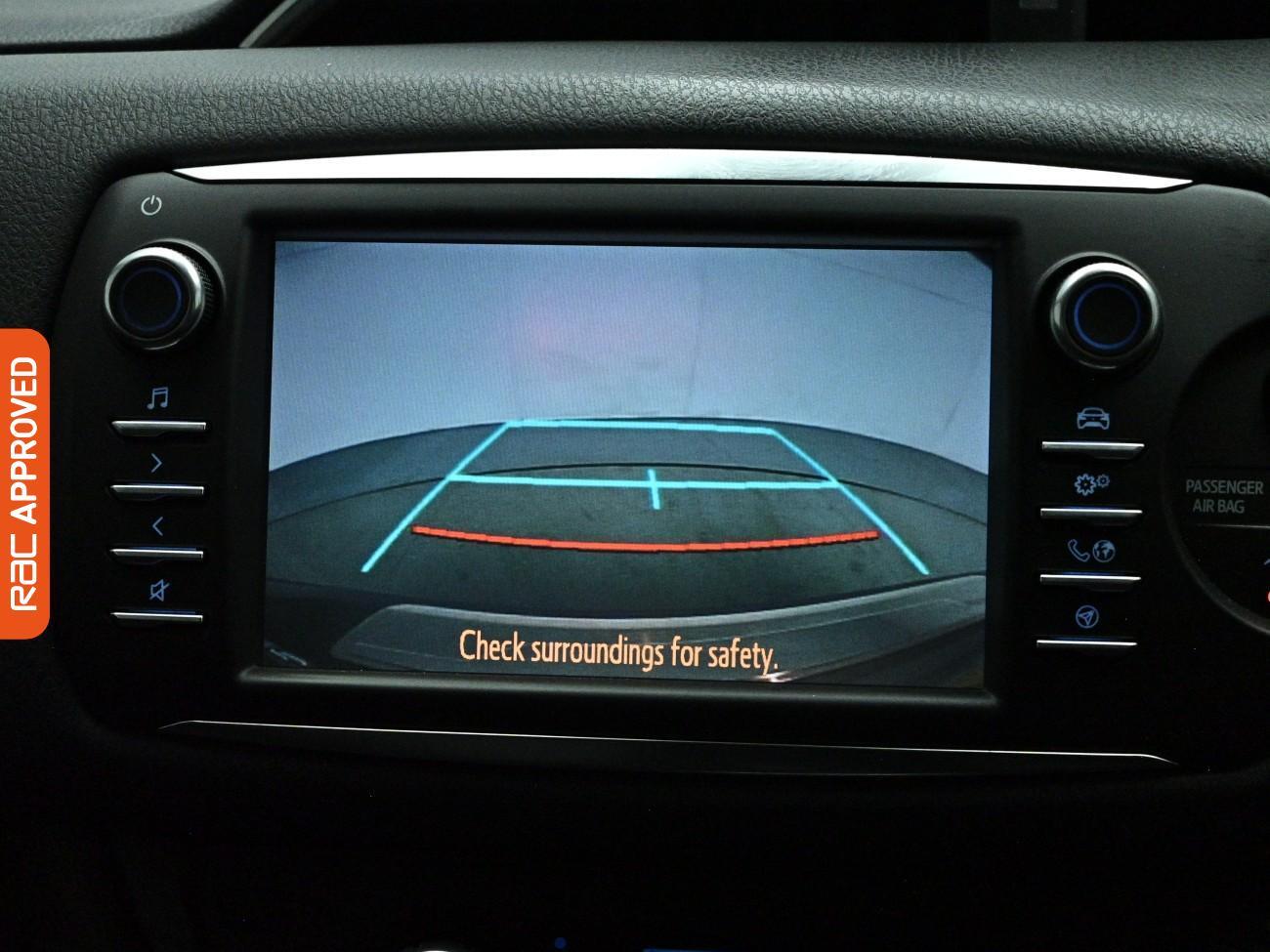 Toyota Yaris view 3