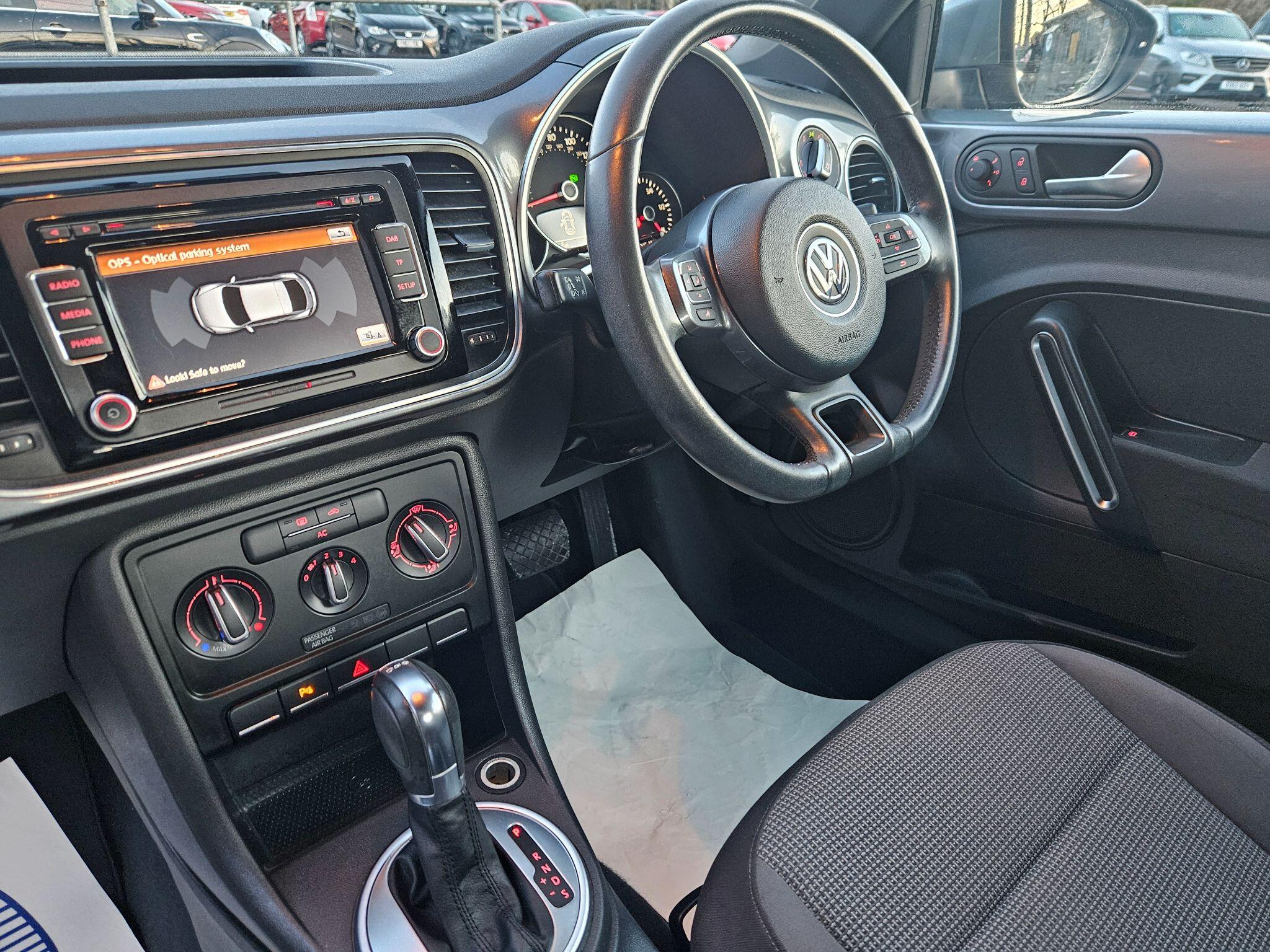 2012 Volkswagen Beetle image 23