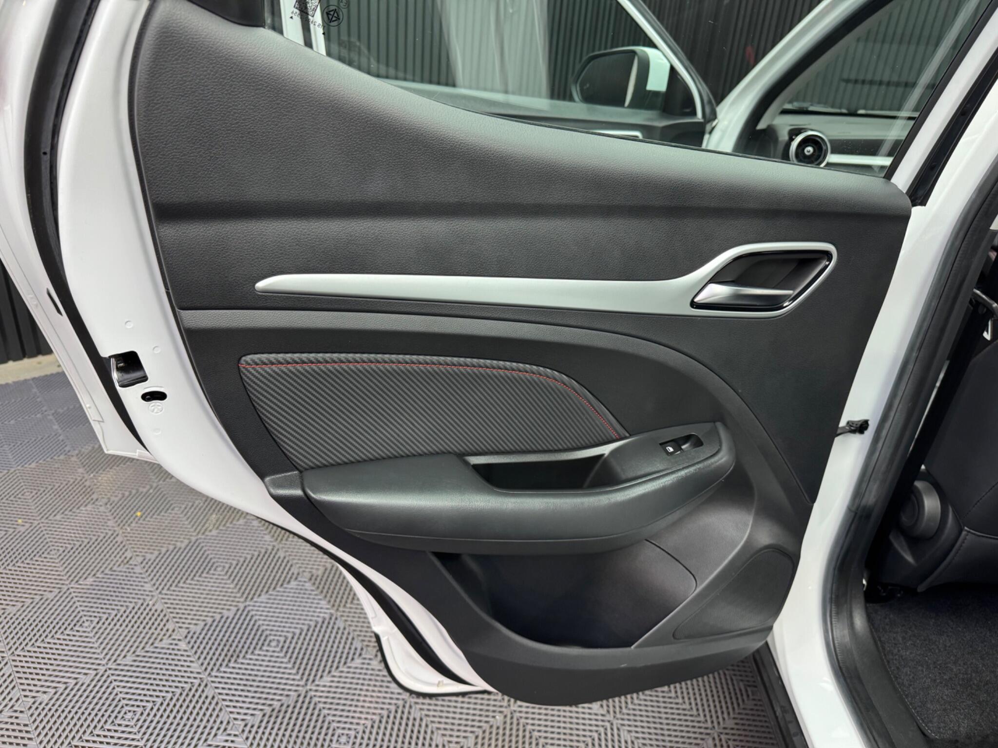 MG ZS view 41