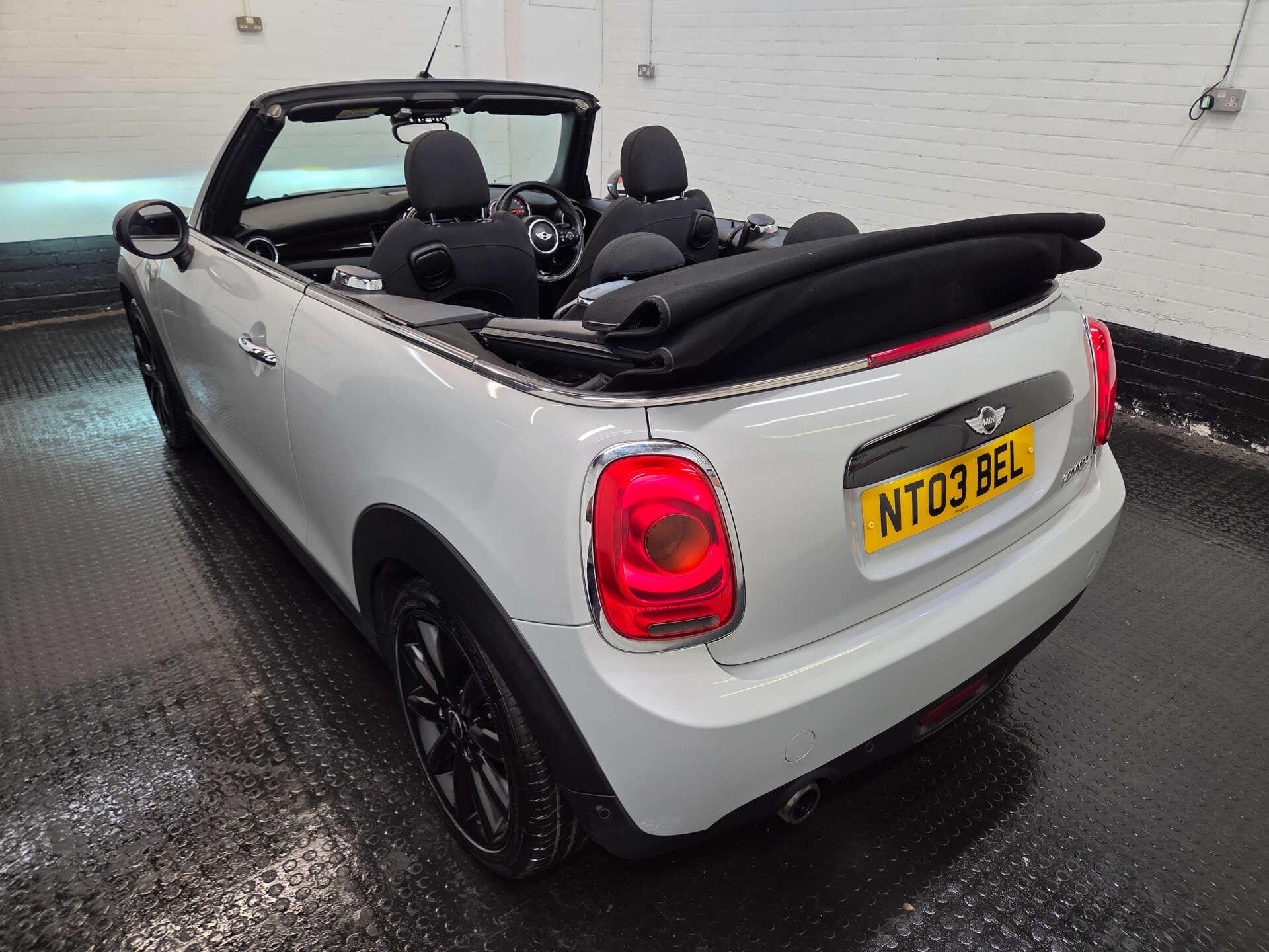 Mini Convertible view 31