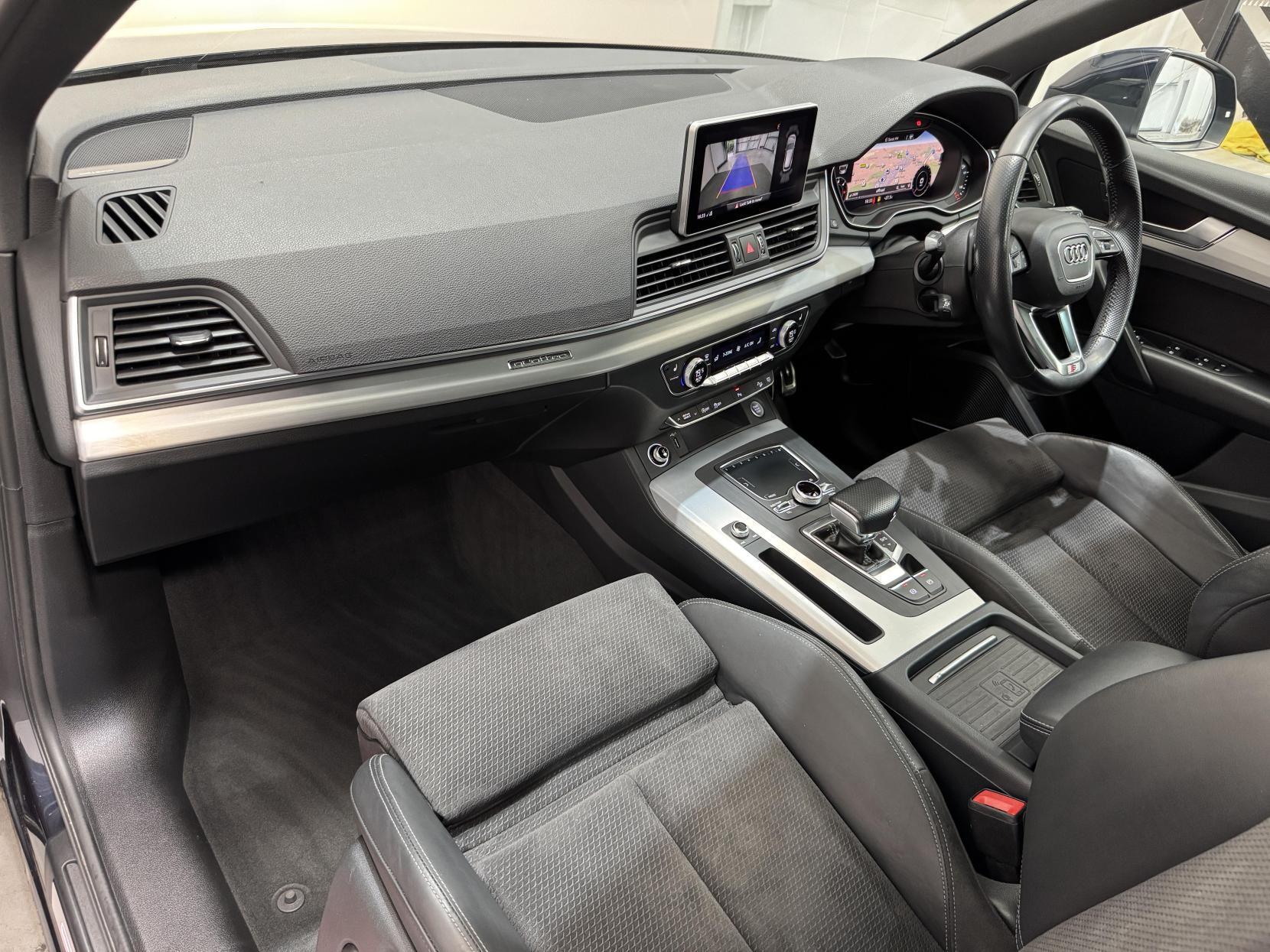 Audi Q5 view 49