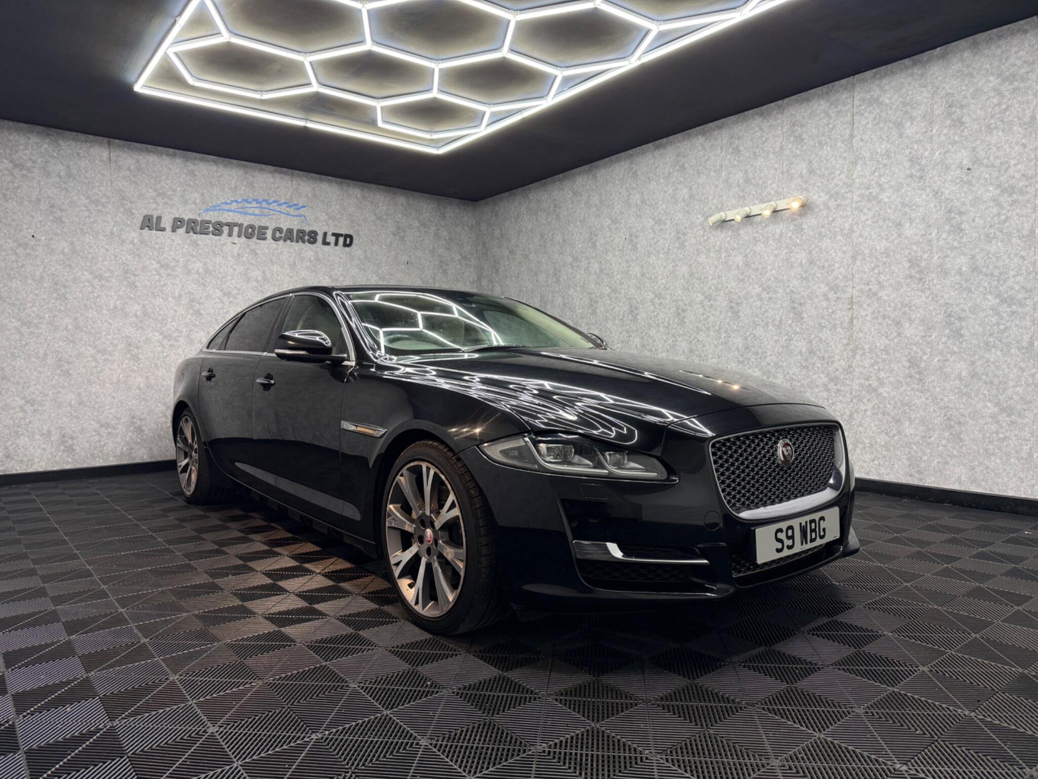 Jaguar XJ view 5
