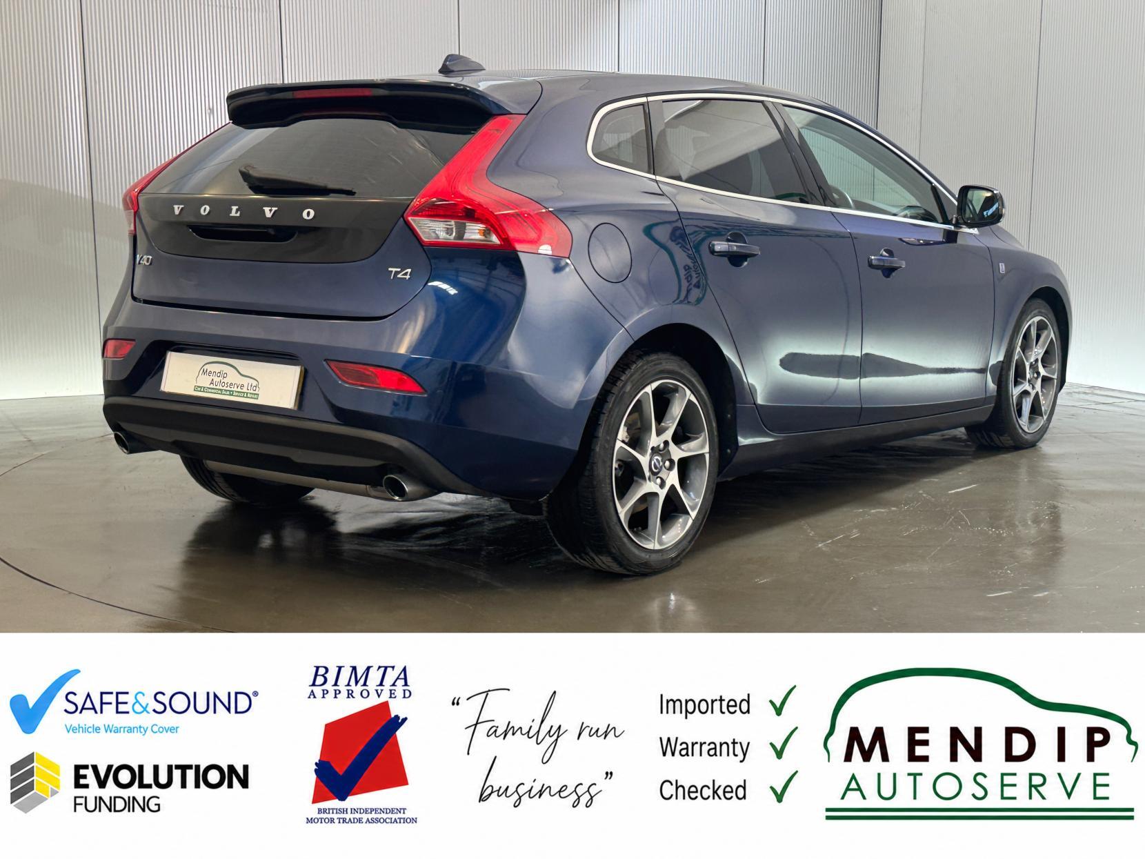 Volvo V40 view 27