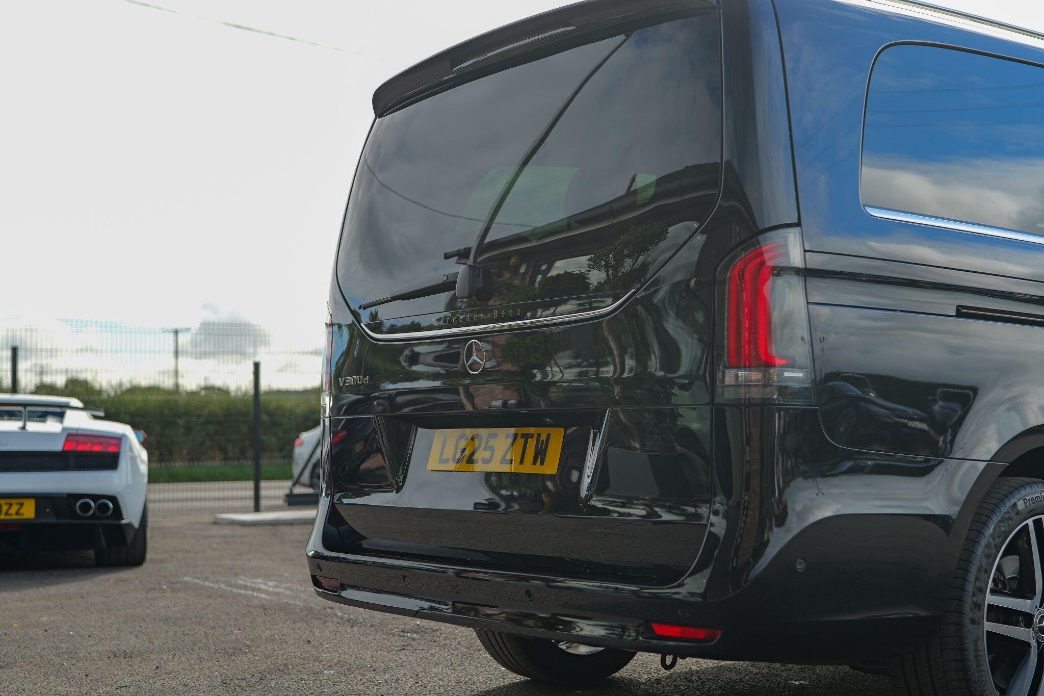 Mercedes-Benz V Class view 11