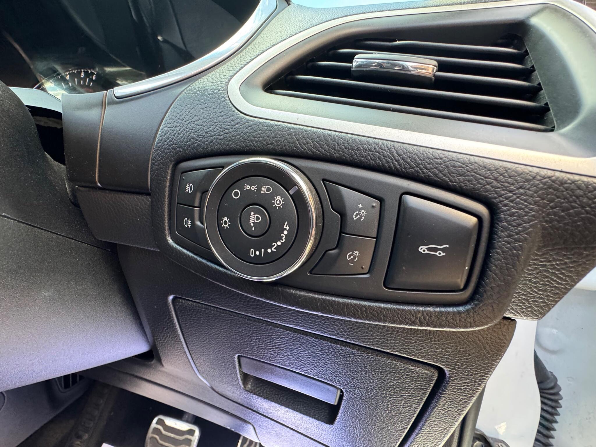 Ford Edge view 19