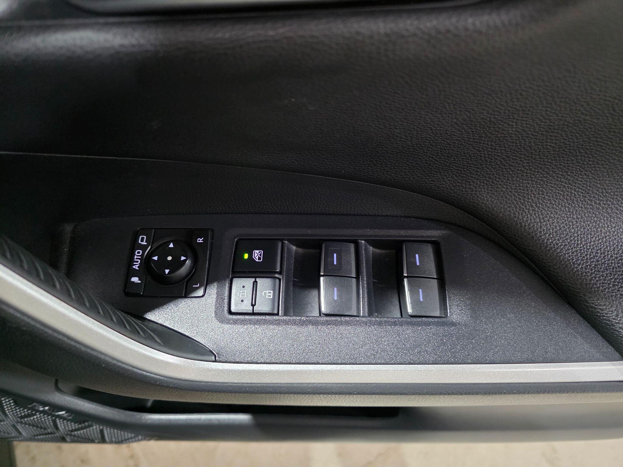 Toyota Rav4 view 13