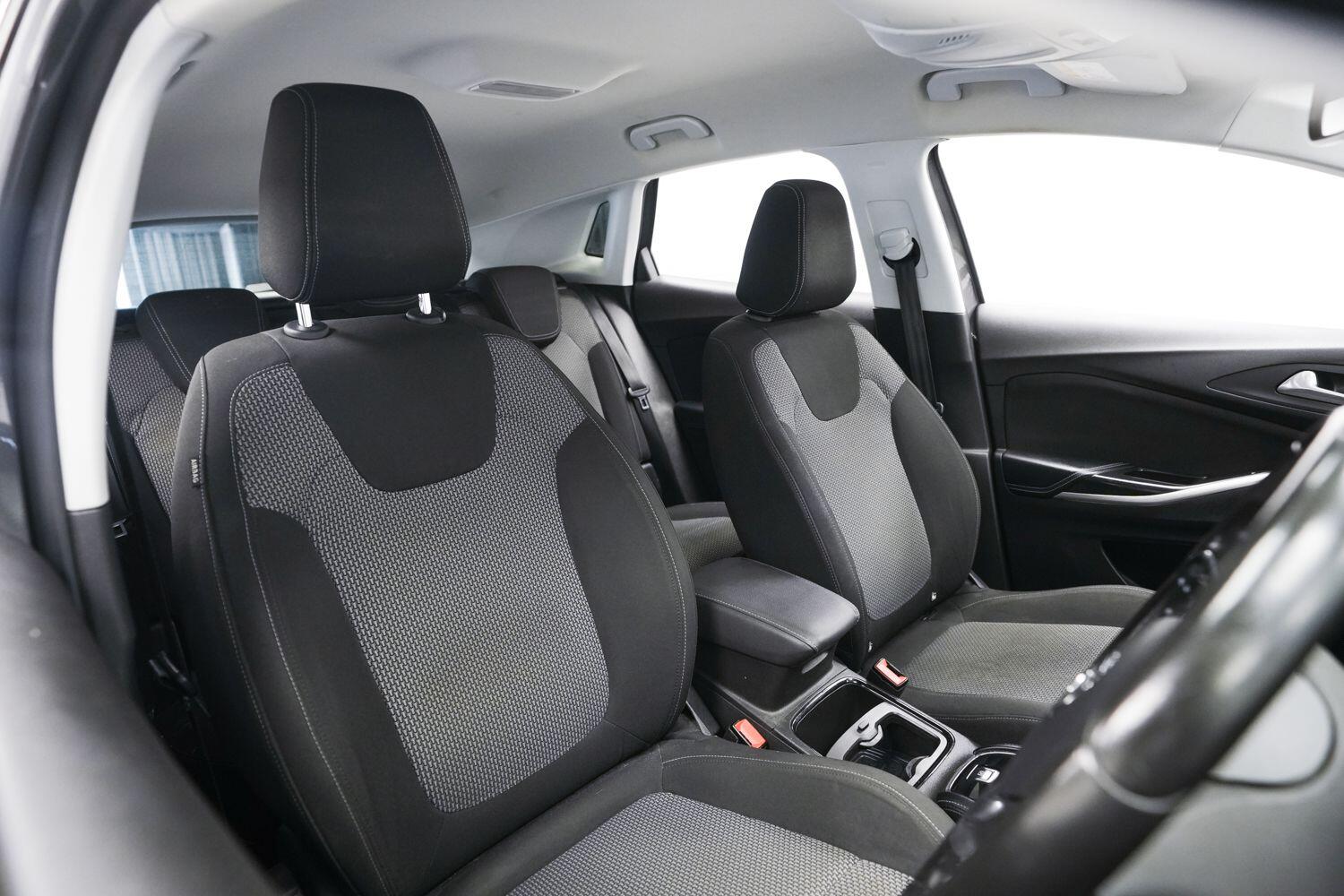 Vauxhall Grandland X view 9