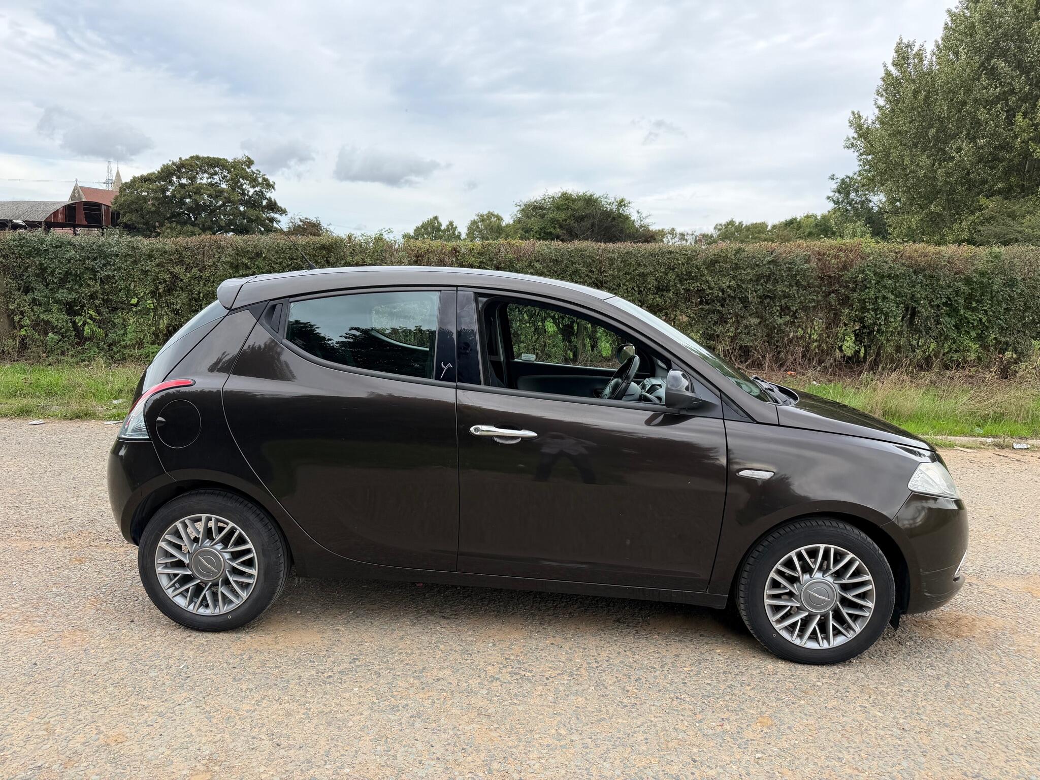 Chrysler Ypsilon view 14
