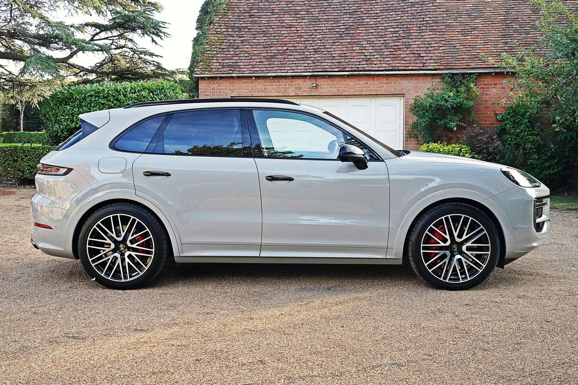 Porsche Cayenne view 8