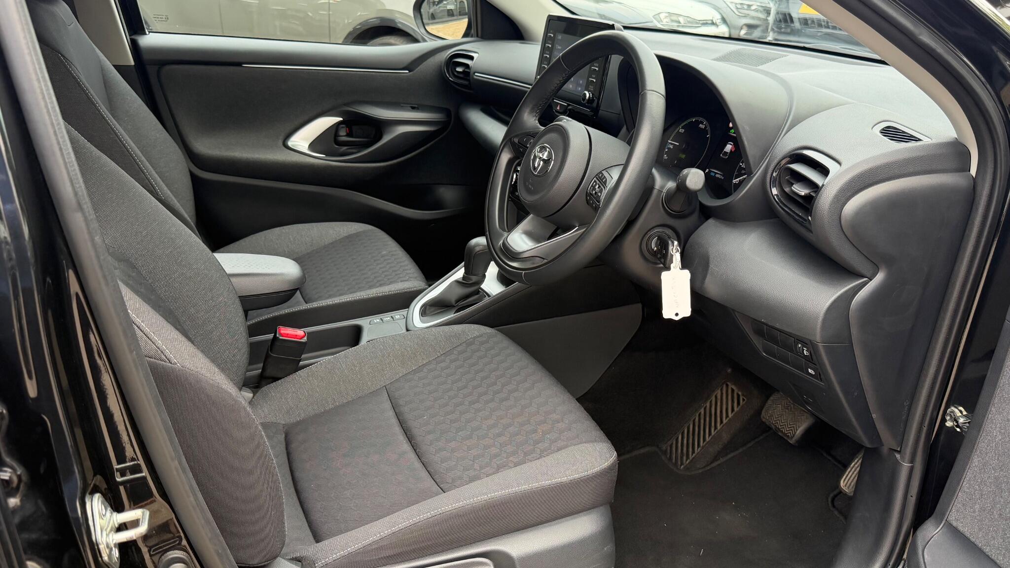 Toyota Yaris view 12