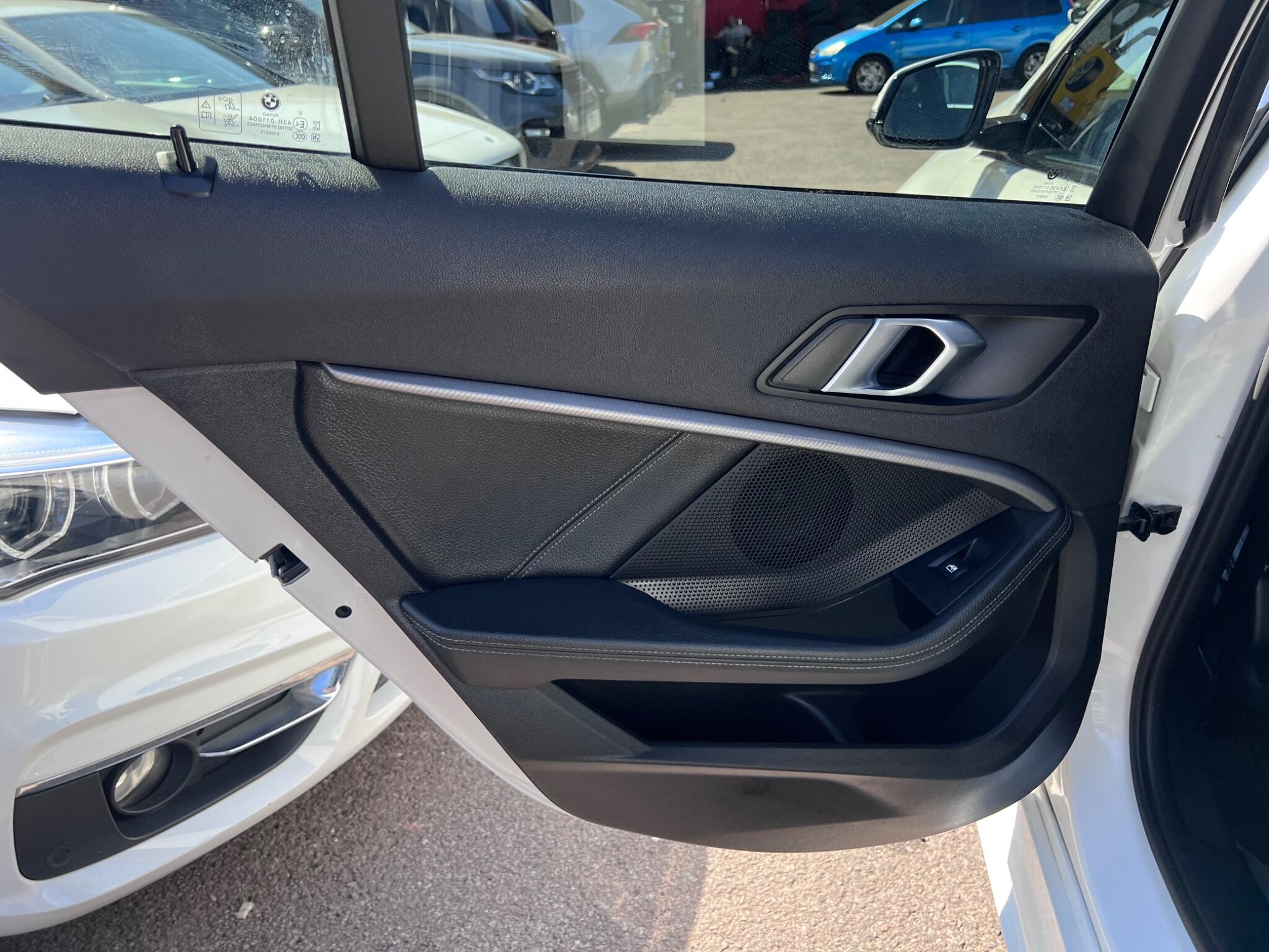 BMW 1 Series view 36