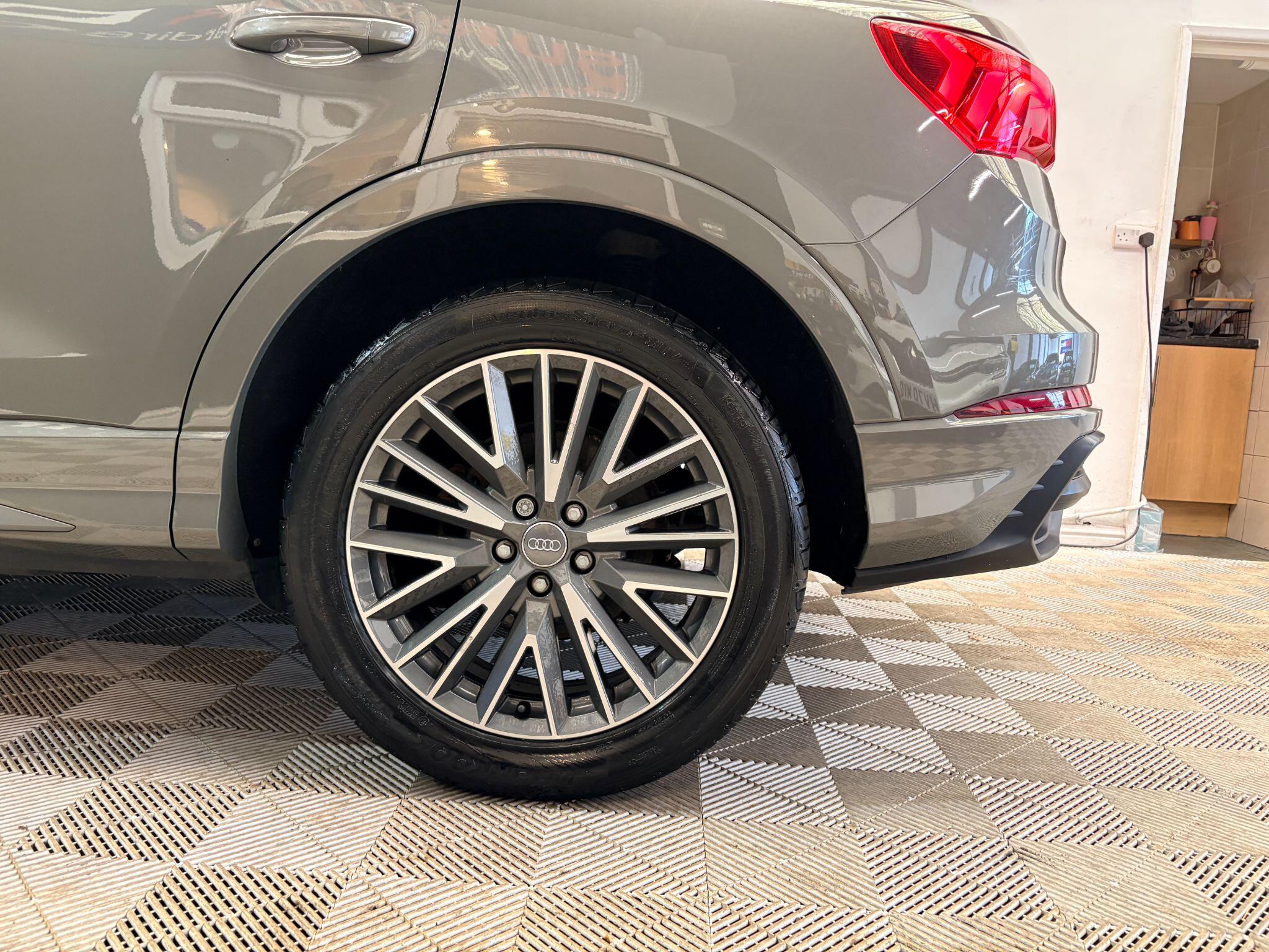 Audi Q3 view 7