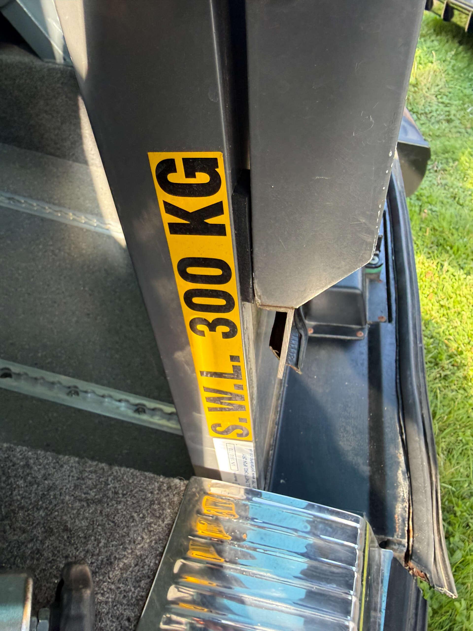Volkswagen Caravelle view 24