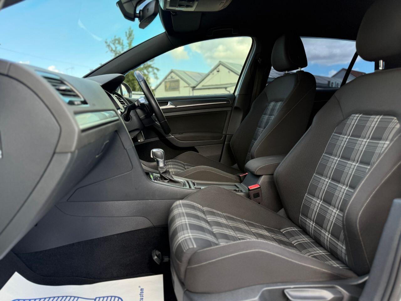 Volkswagen Golf view 9