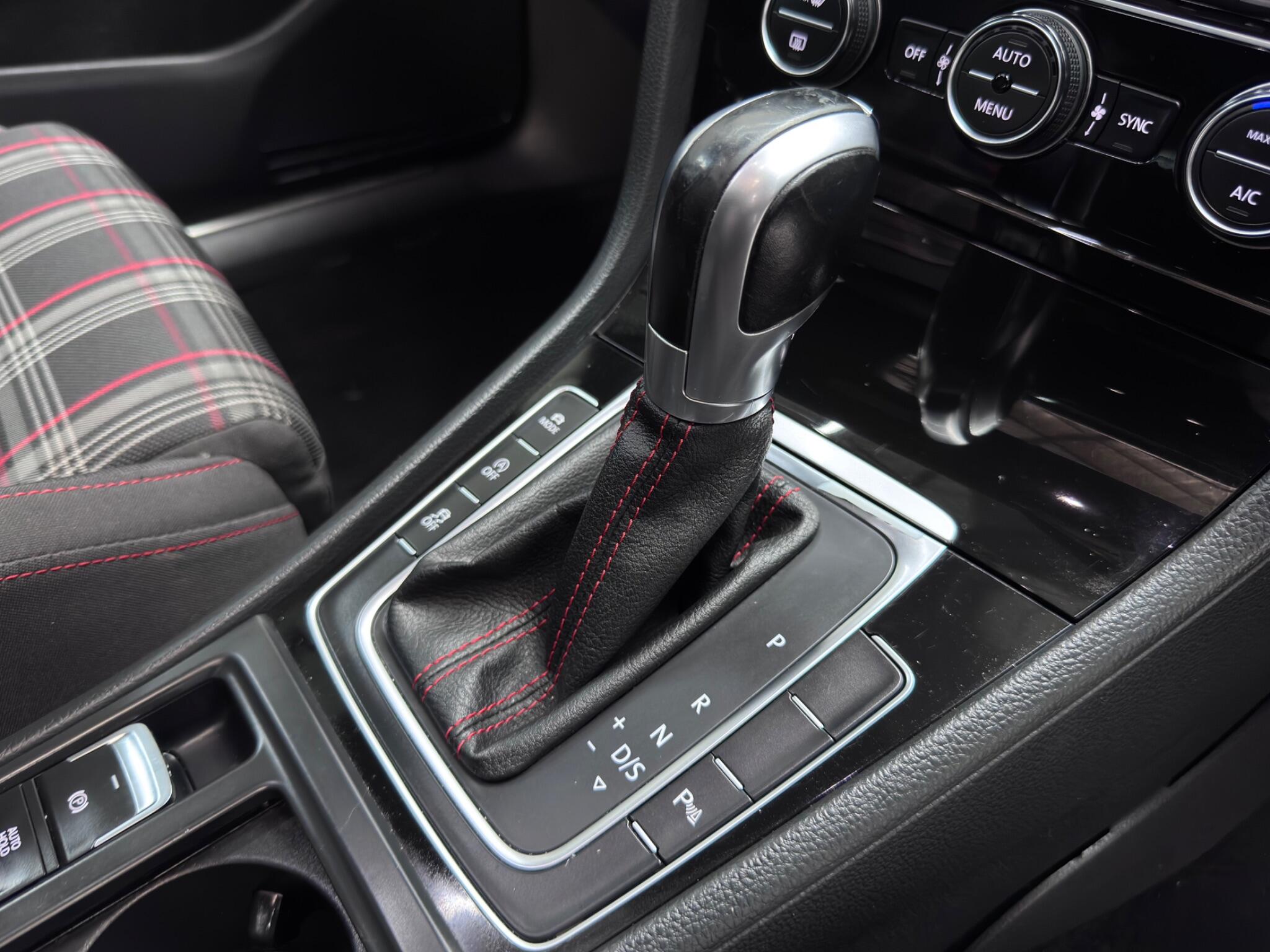 Volkswagen Golf view 17