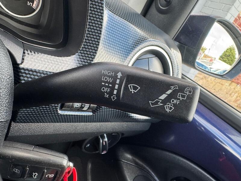 Volkswagen Up! view 29