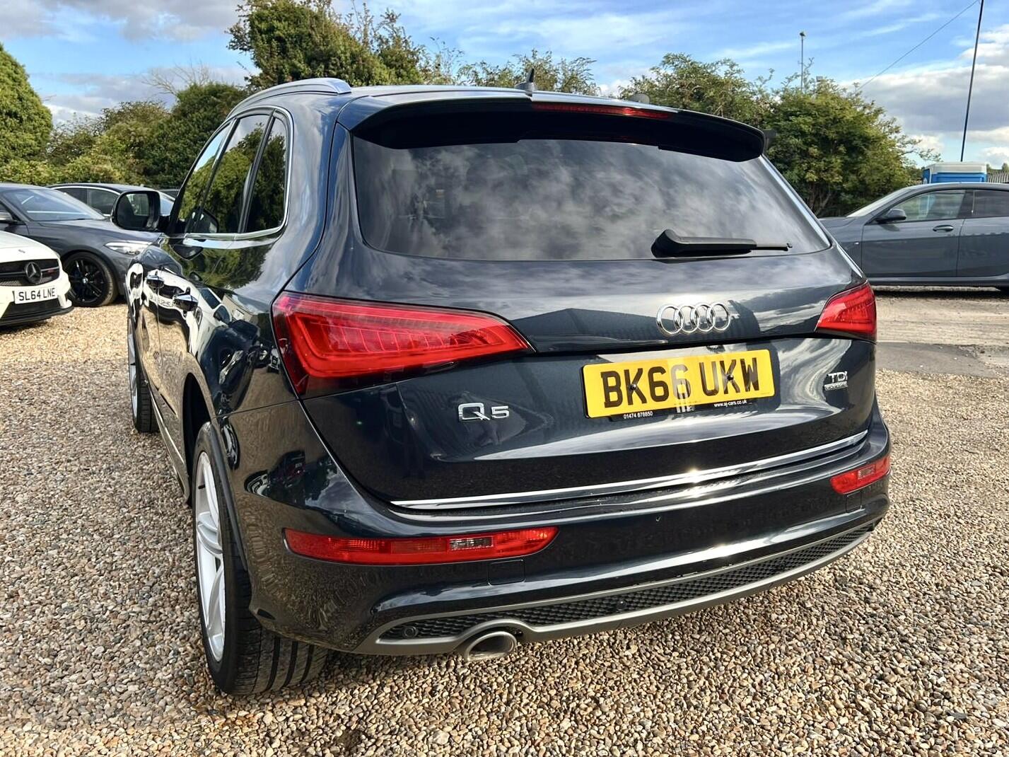 Audi Q5 view 7