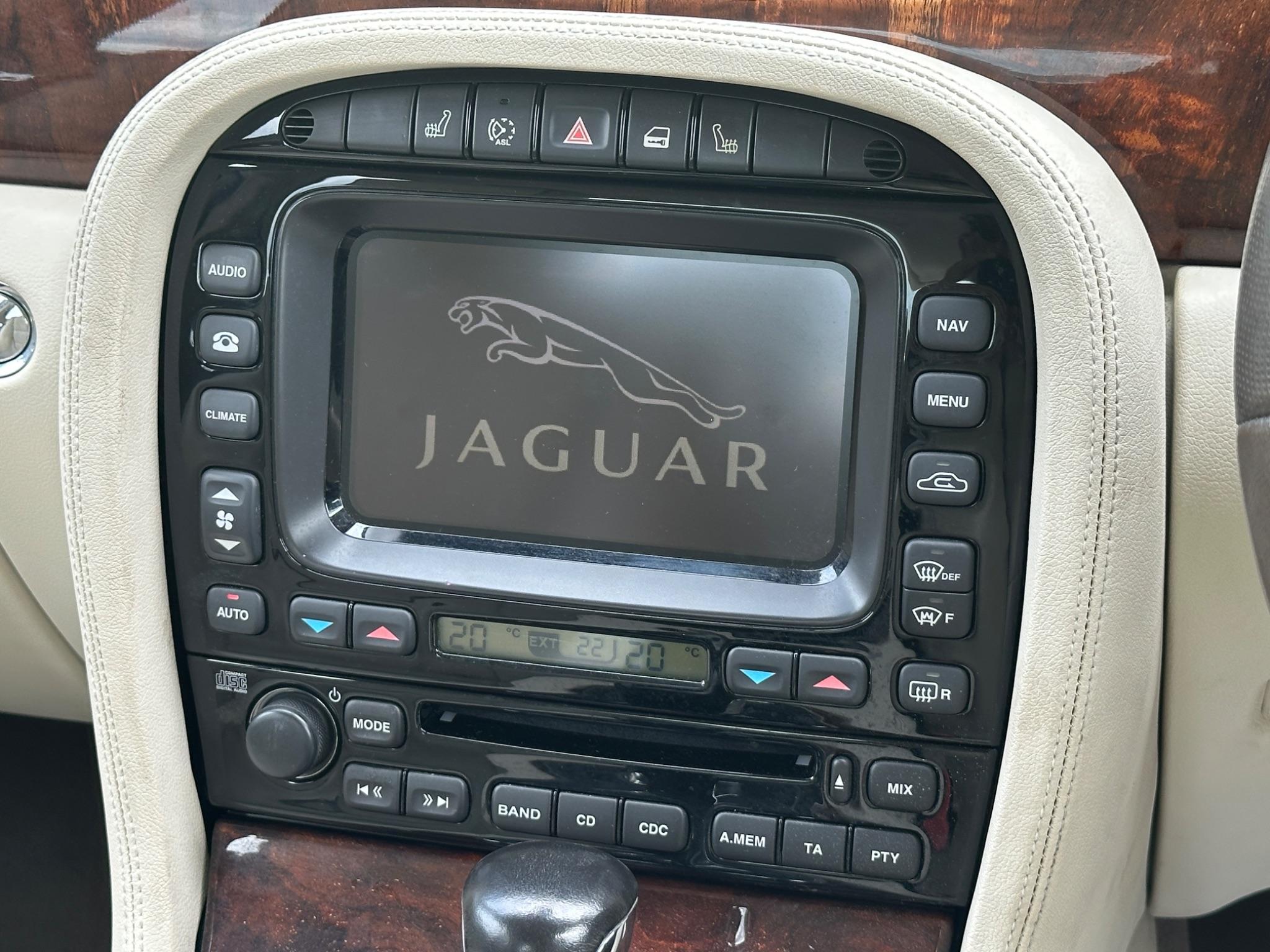 Jaguar XJ view 20