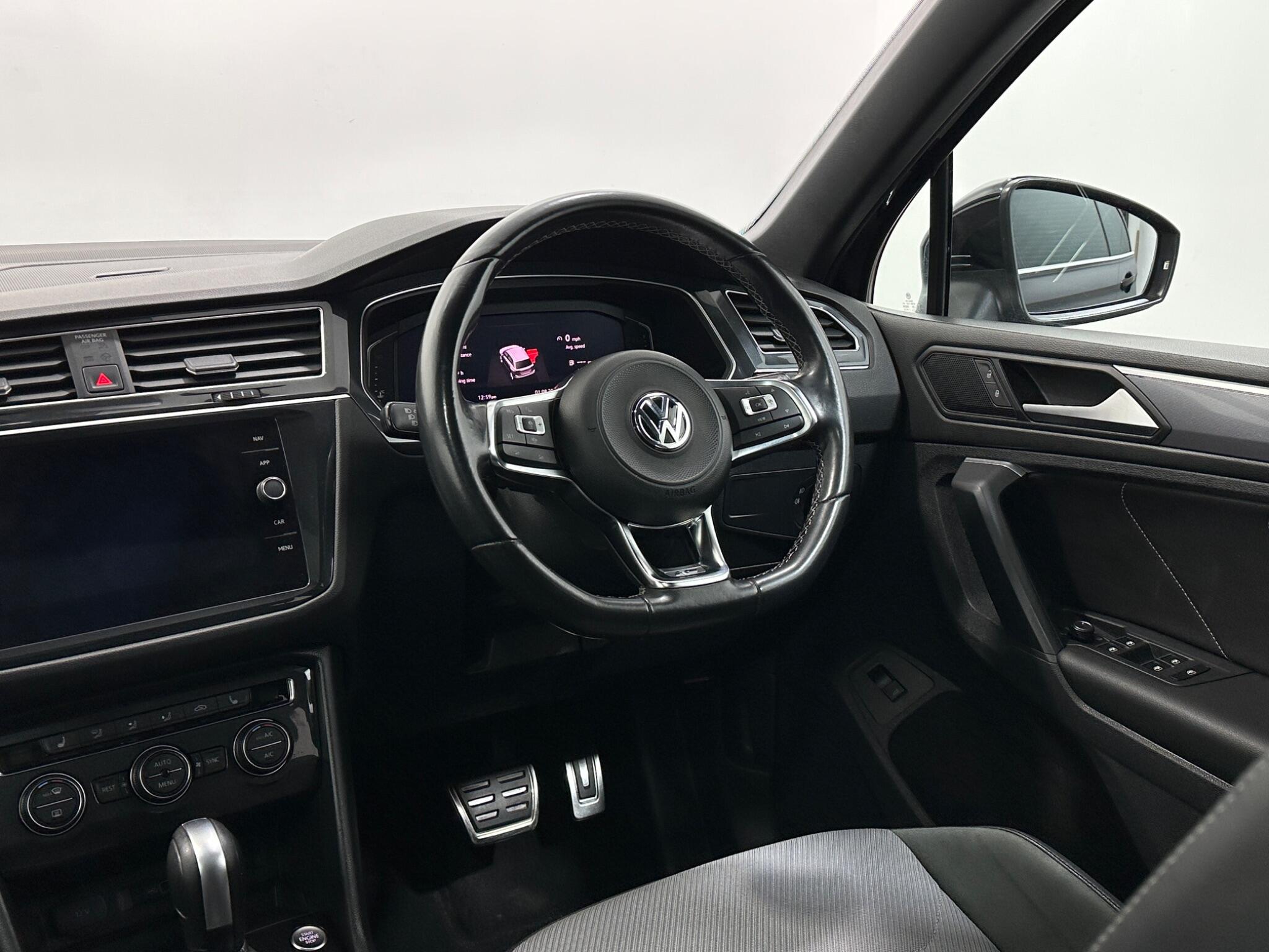 Volkswagen Tiguan view 12