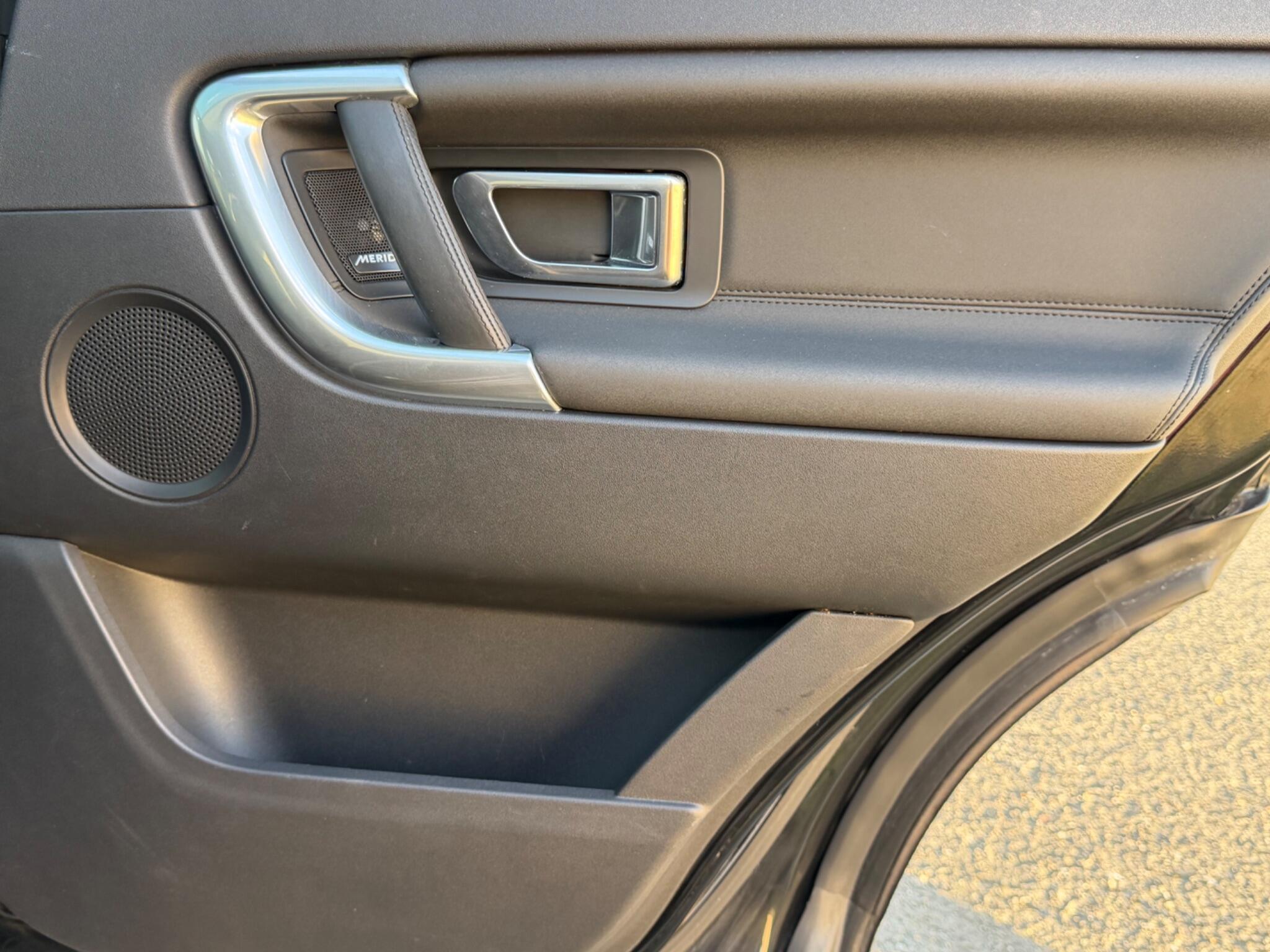 Land Rover Discovery Sport view 23