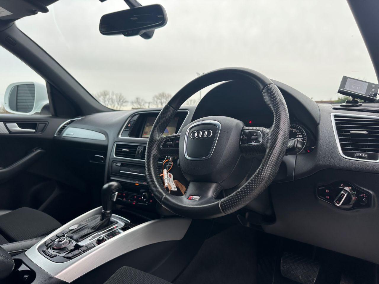 Audi Q5 view 9
