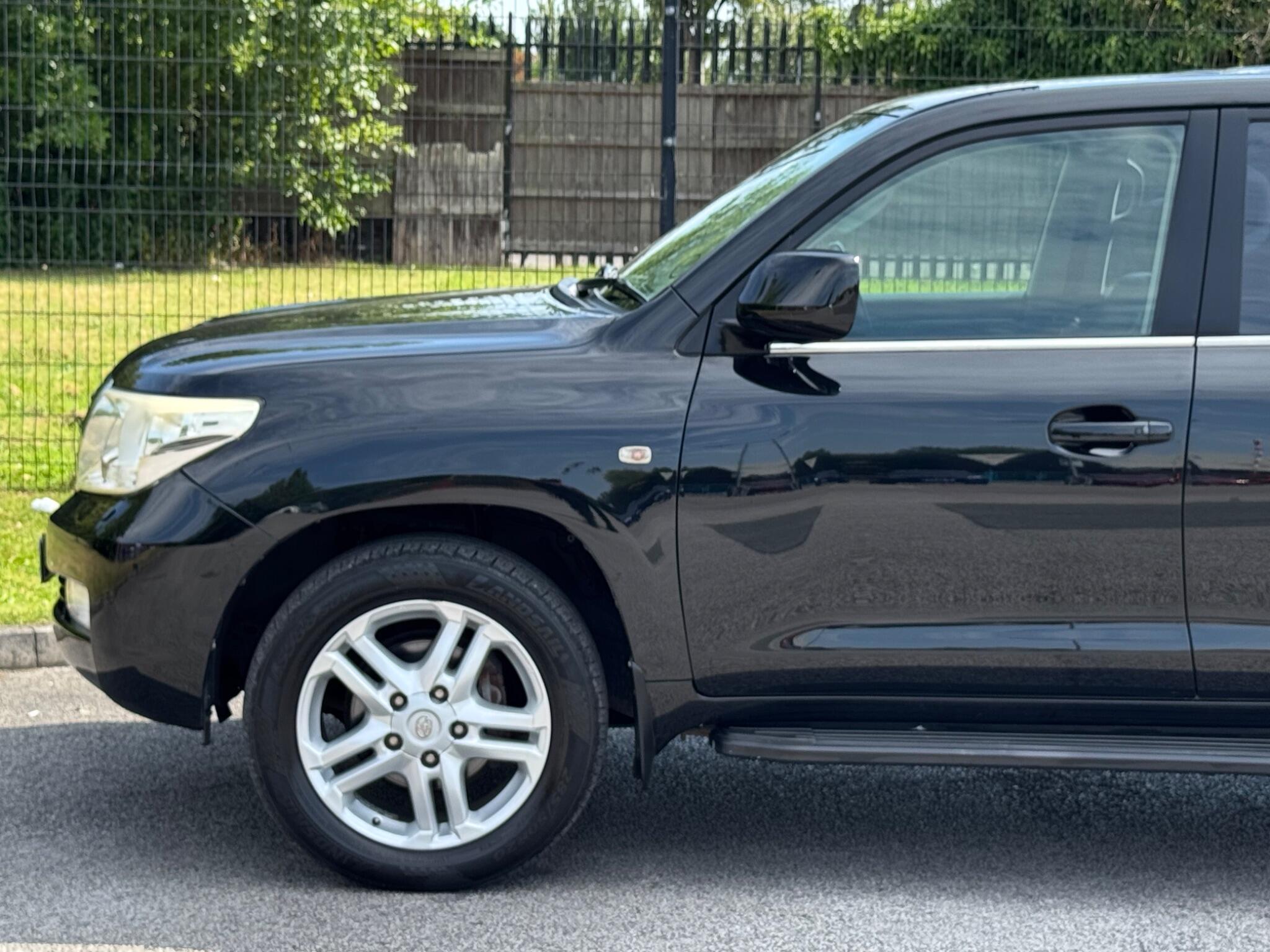 Toyota Land Cruiser view 10
