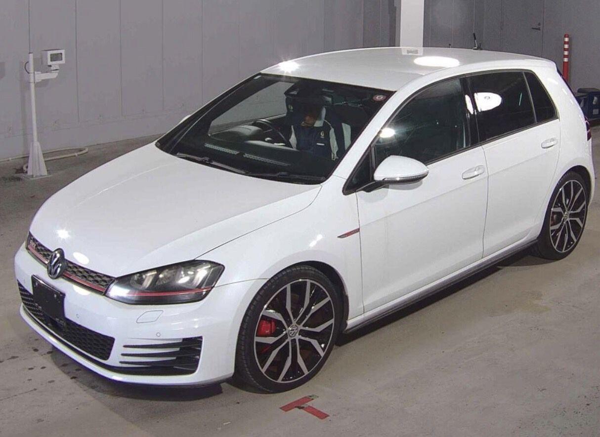 Volkswagen Golf view 2